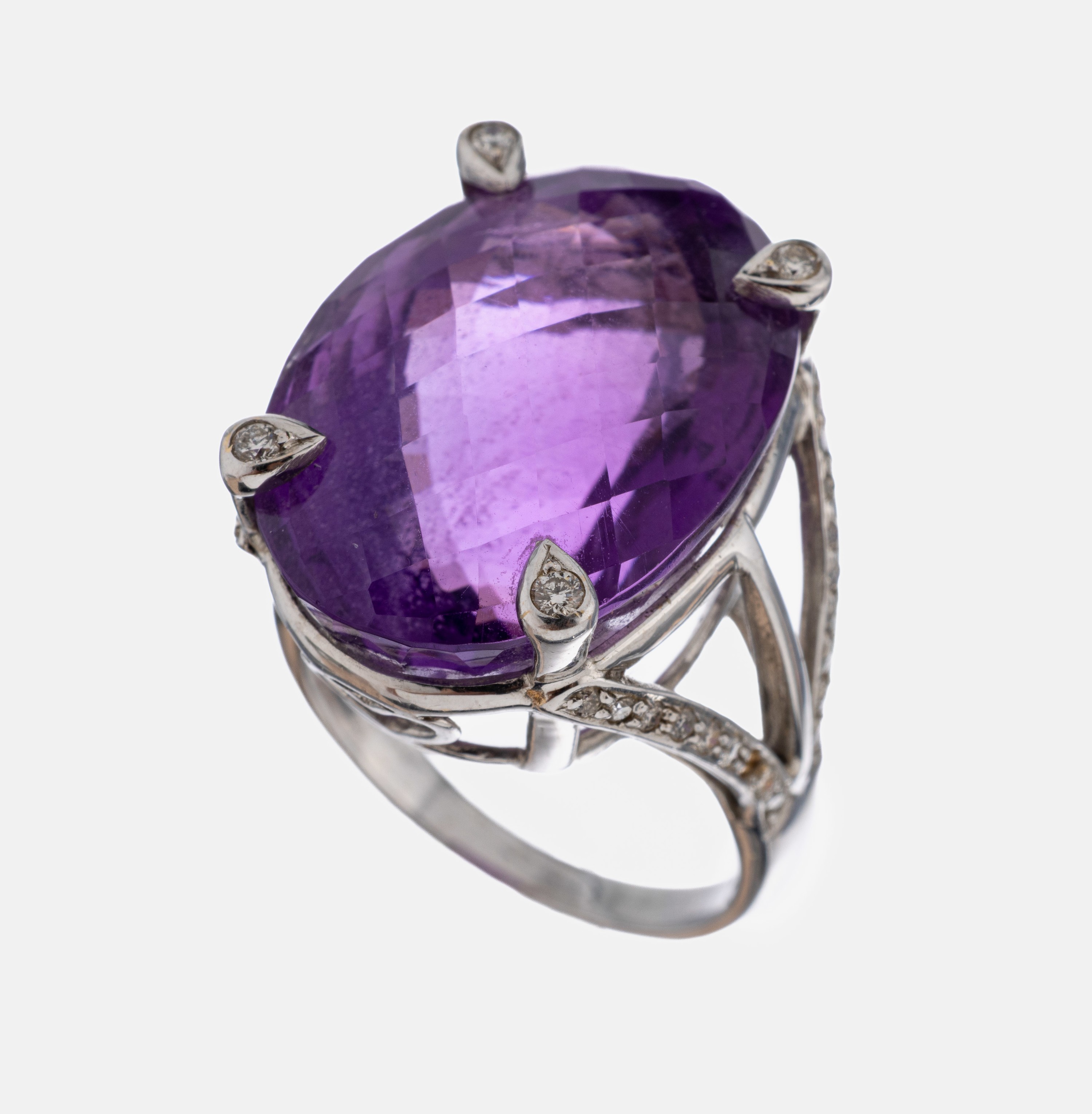 Image 27049588 - 18 kt Gold Amethyst-Brillant-Ring, WG 750/000, hoch aufgebauter Ringkopf, ovaler ...