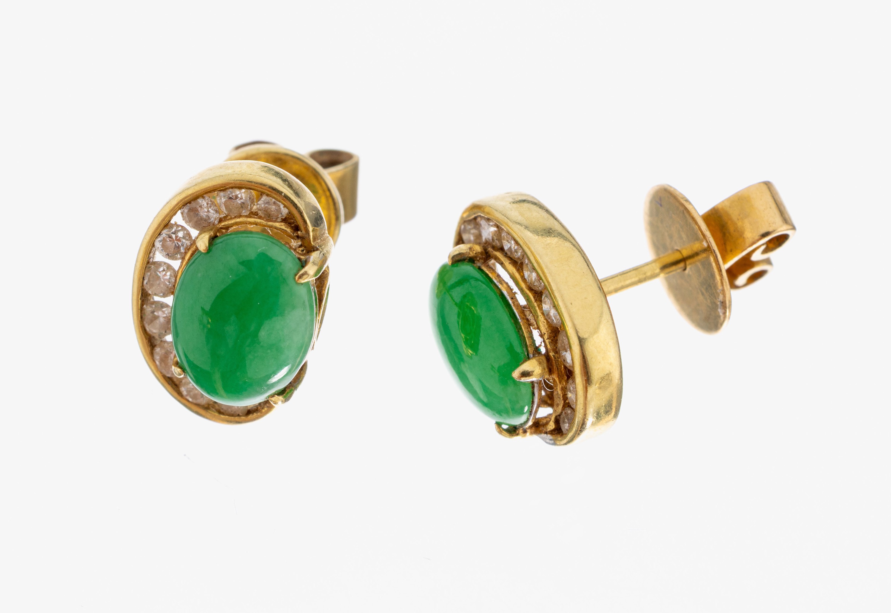 Image 27049596 - Paar 18 kt Gold Jade-Brillant-Ohrstecker, GG 750/000, 2 ovale Jadecabochons, 18 ...