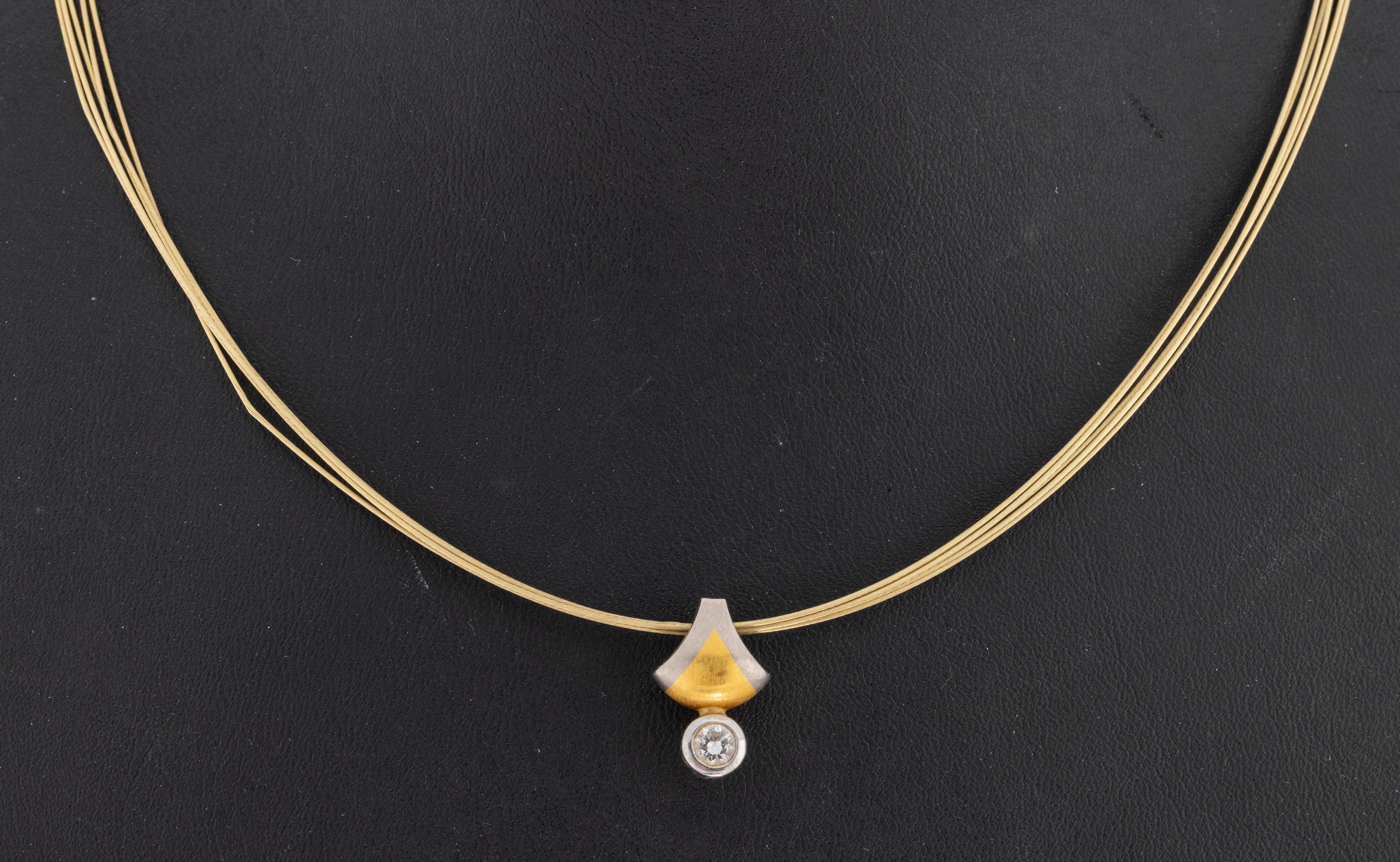 Image 27049606 - 18 kt Gold Brillant-Anhänger, GG/WG 750/000, Brillant ca. 0.18 ct Weiß/si, an ...