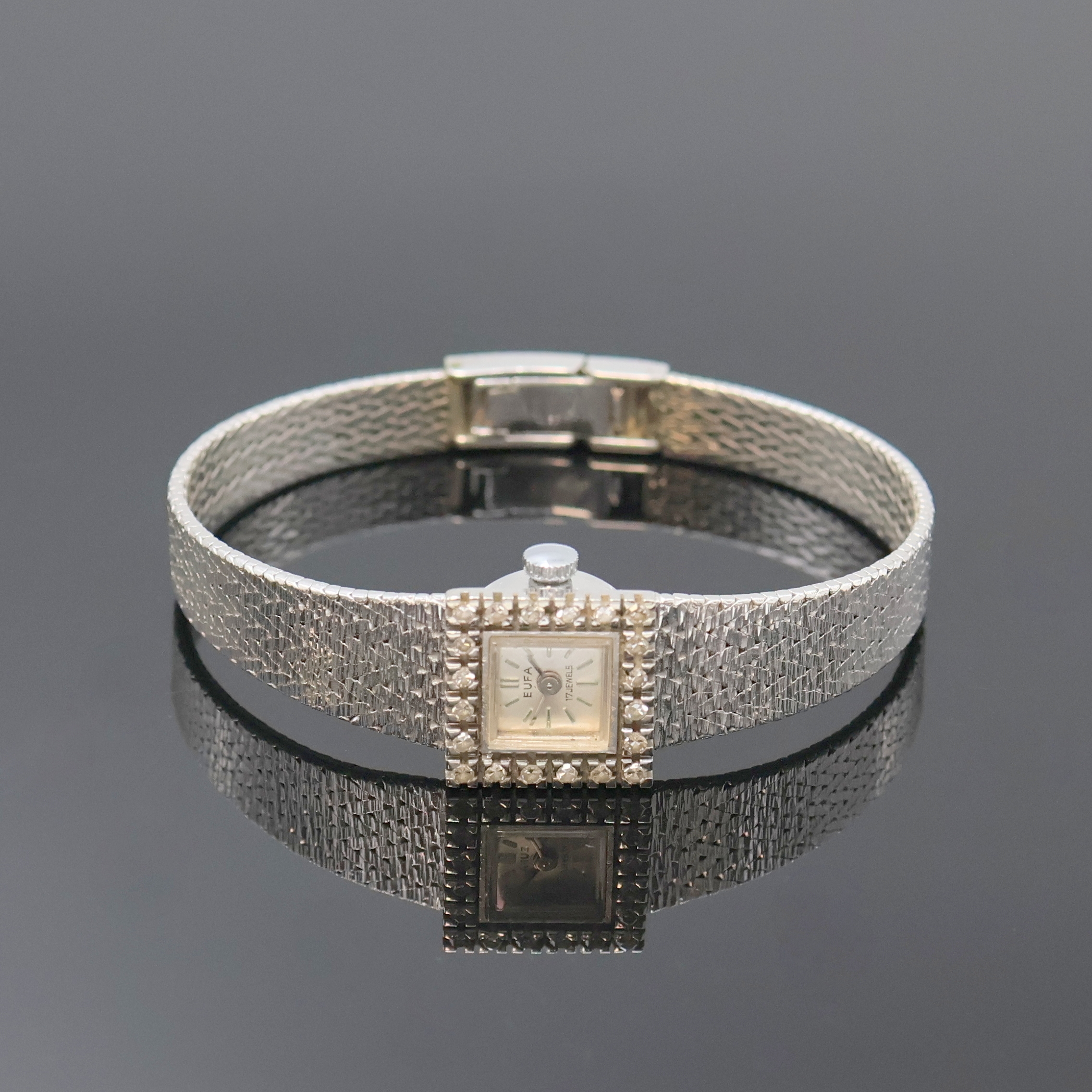 EUFA Damenarmbanduhr in WG 585/000 mit Diamanten, Schweiz um 1965, Handaufzug, Goldband, Boden aufgedr., Lünette aufw. m. Diamanten bes., silb. ...