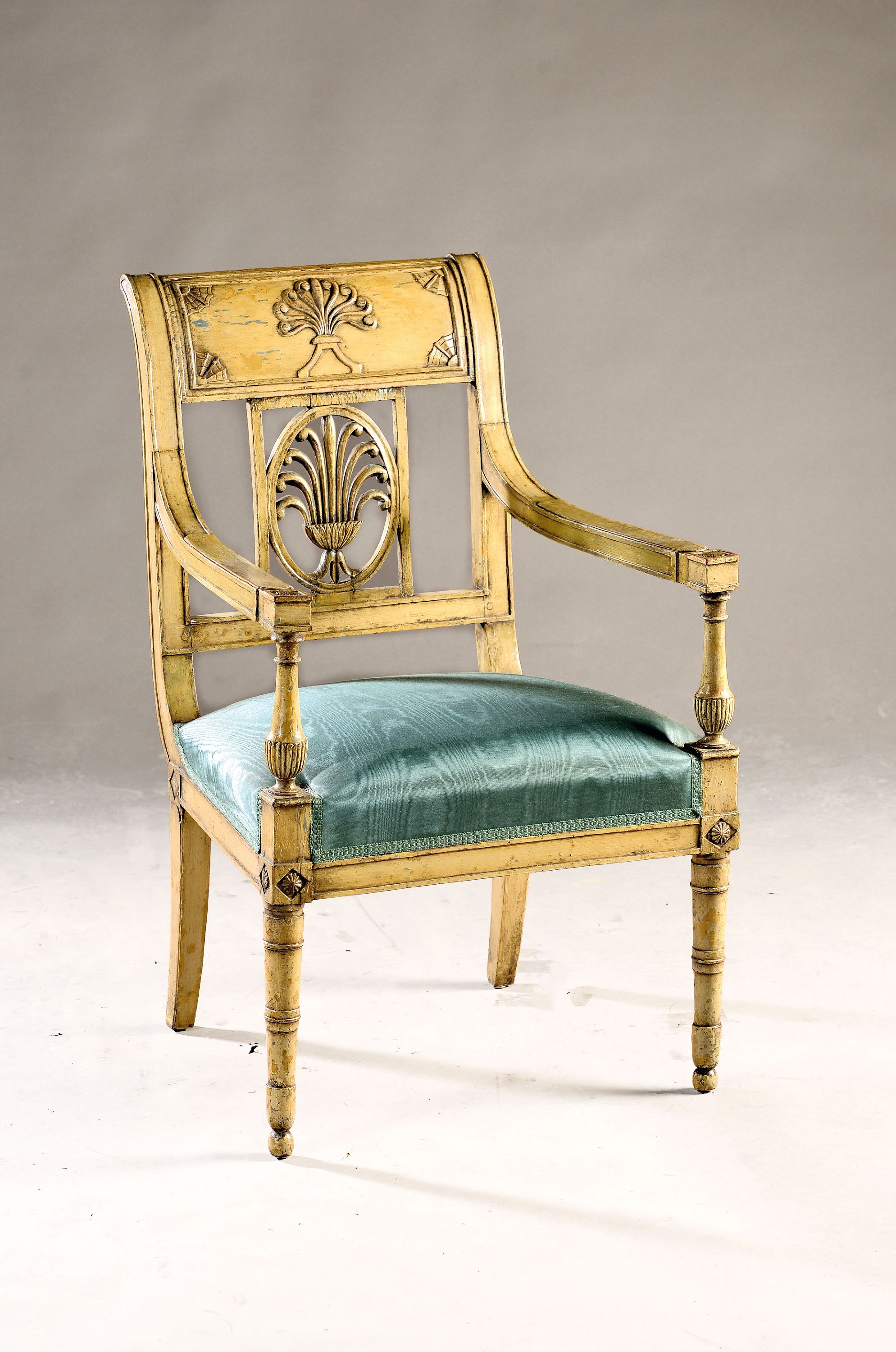 Image 27049844 - Stuhl im Stil des Directoie, 19.Jh., Holz, weiß getüncht, partiell kannelierte Beine, ...