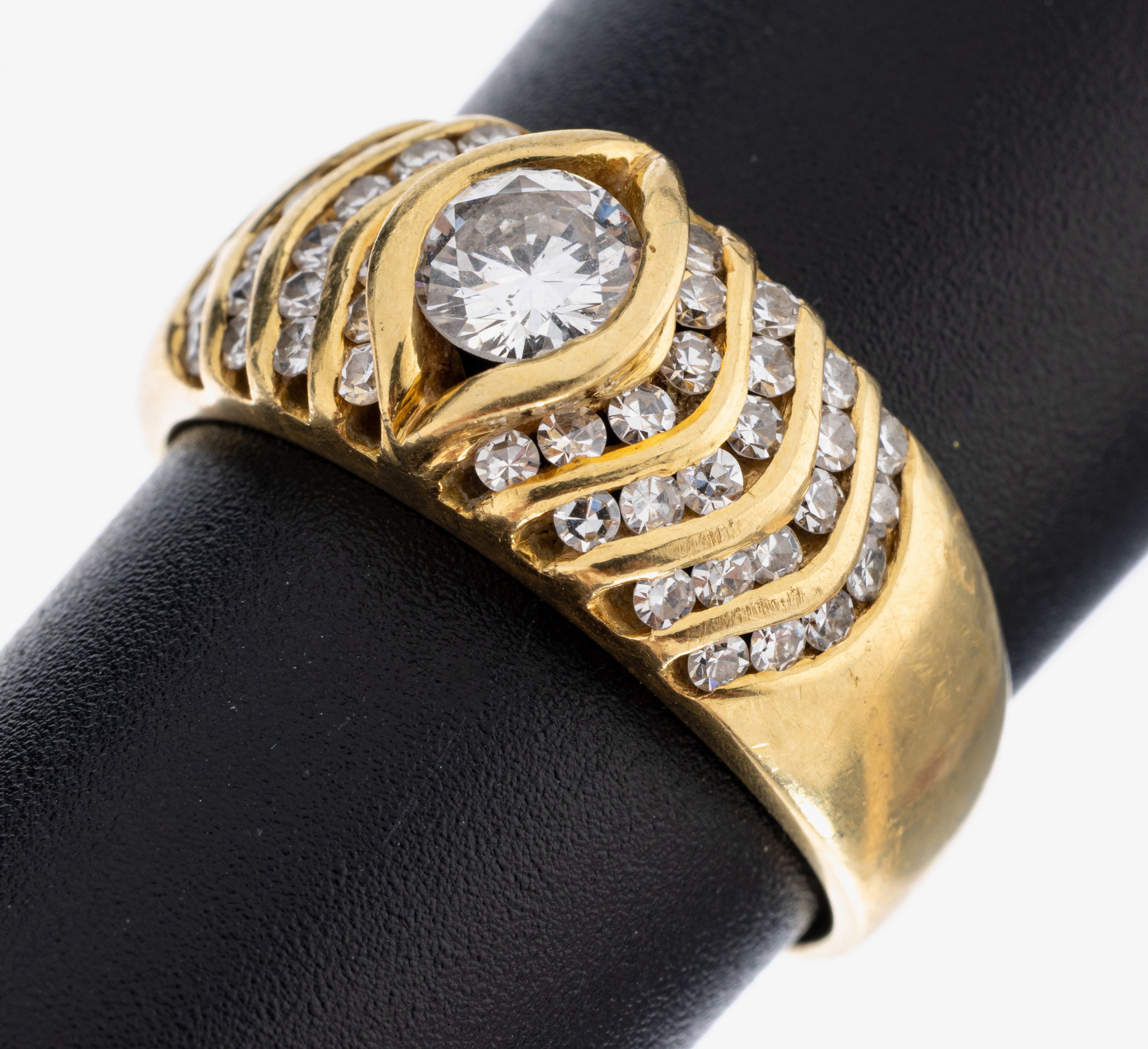 Image 27049861 - 18 kt Gold Diamant-Ring, GG 750/000, mittig Brillant ca. 0.50 ct Weiß/p, 48 ...
