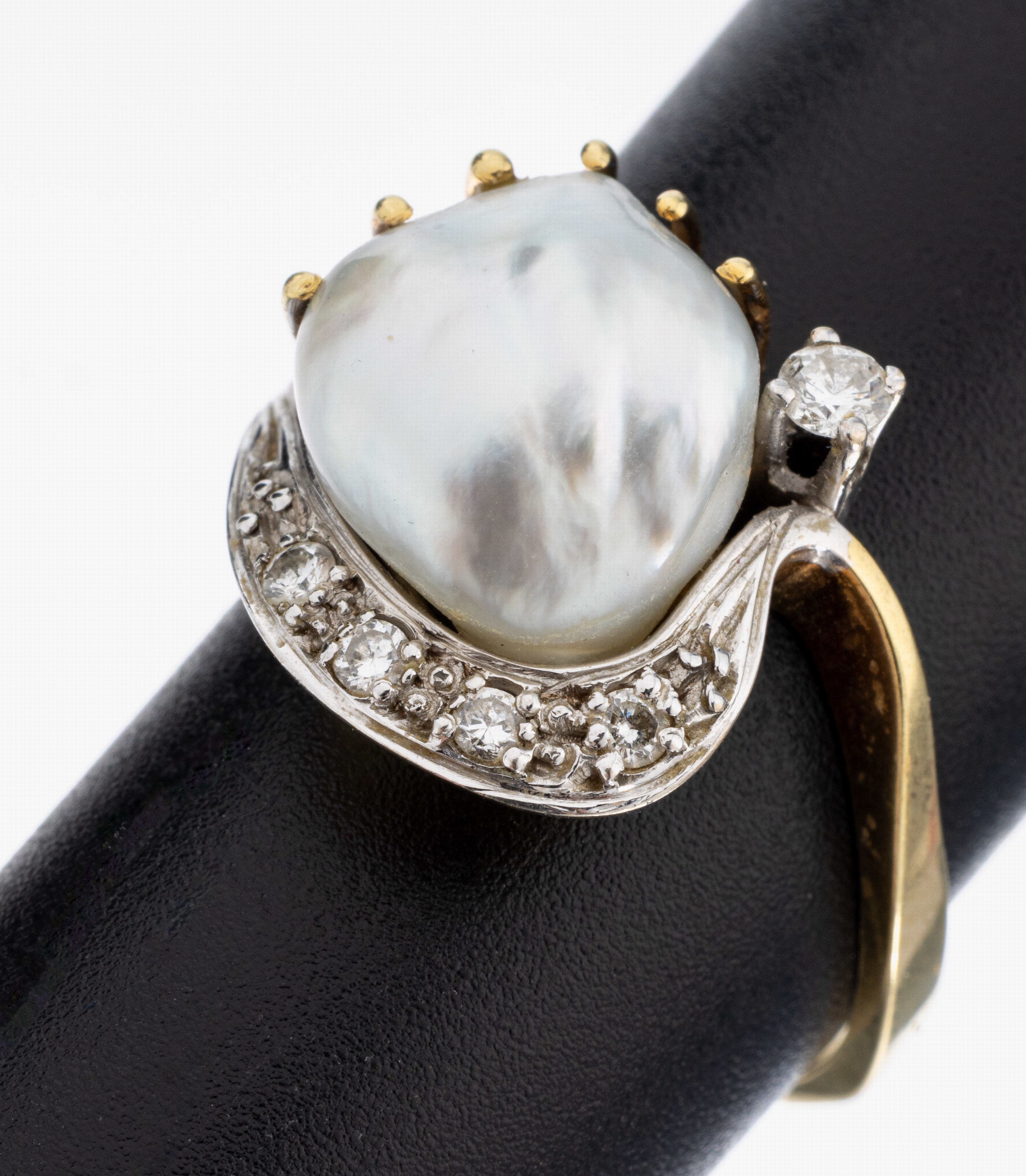 Image 27049867 - 14 kt Gold Perl-Brillant-Ring, GG 585/000, mittig barocke Zuchtperle, 5 Brillanten zus. ...