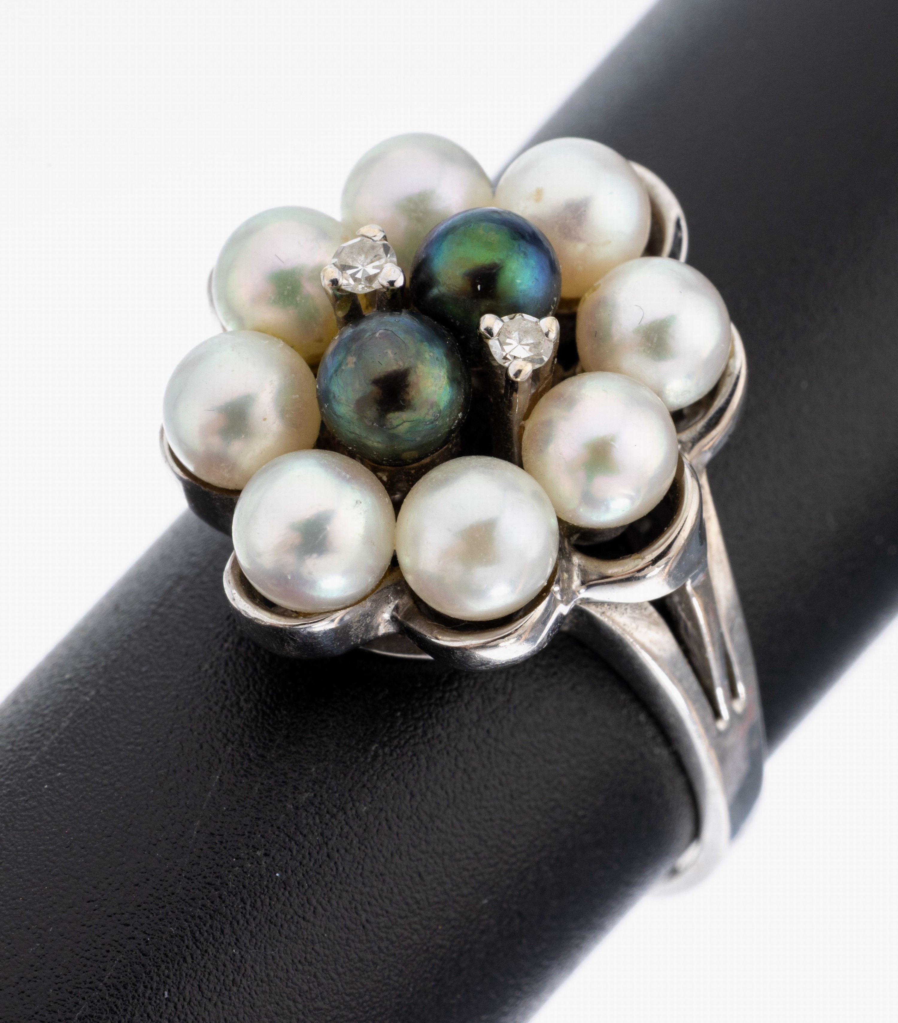 Image 27049869 - 14 kt Gold Perl-Diamant-Ring, WG 585/000, 10 Zuchtperlen, D. ca. 4.5-4.7 mm, 2 ...