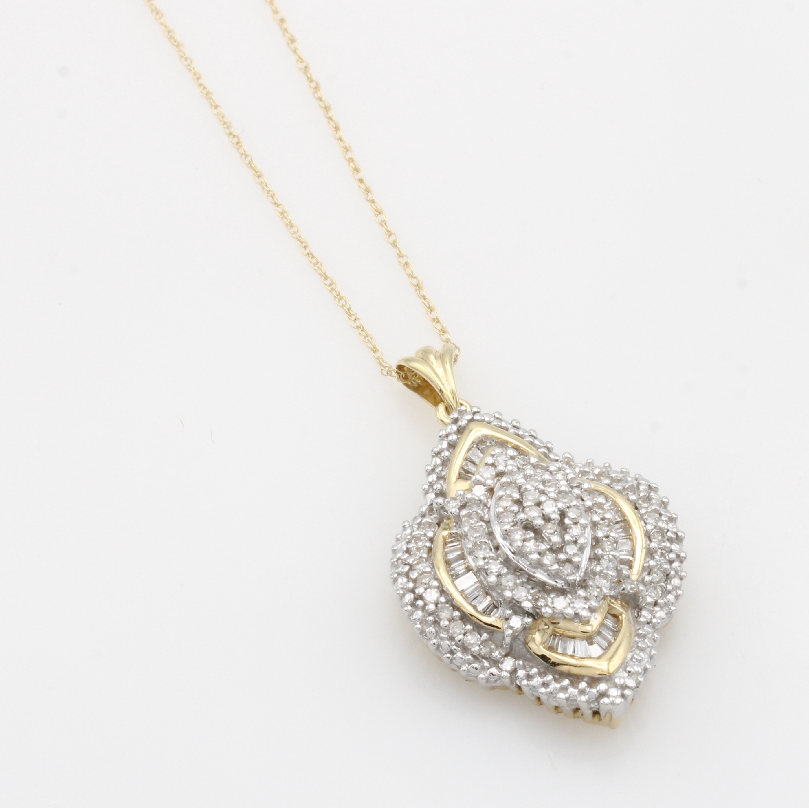 Image 27049887 - Anhänger mit Diamanten an Kette, GG 585/000, Diam. im 8/8- u. Trapezschliff zus. ca. ...