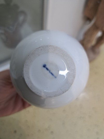 27049976e - 8 Vasen und 2 Schalen, KPM Berlin, 1960er Jahre, weiß, H. zwischen 8.5 und 19cm, ...