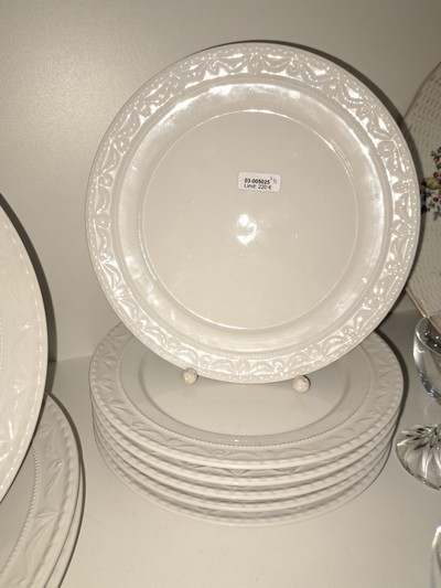 27049979e - 10 Teller, KPM Berlin, 1960er Jahre, Modell Kurland, weiß, 3 flache Teller D. 25cm, 6 ...