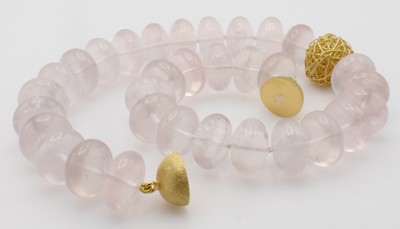 27050002b - Rosenquarzcollier, Magnetschl. u. Zierdrat- kugel 925er Silber verg. z.T. sat. u. matt., ...