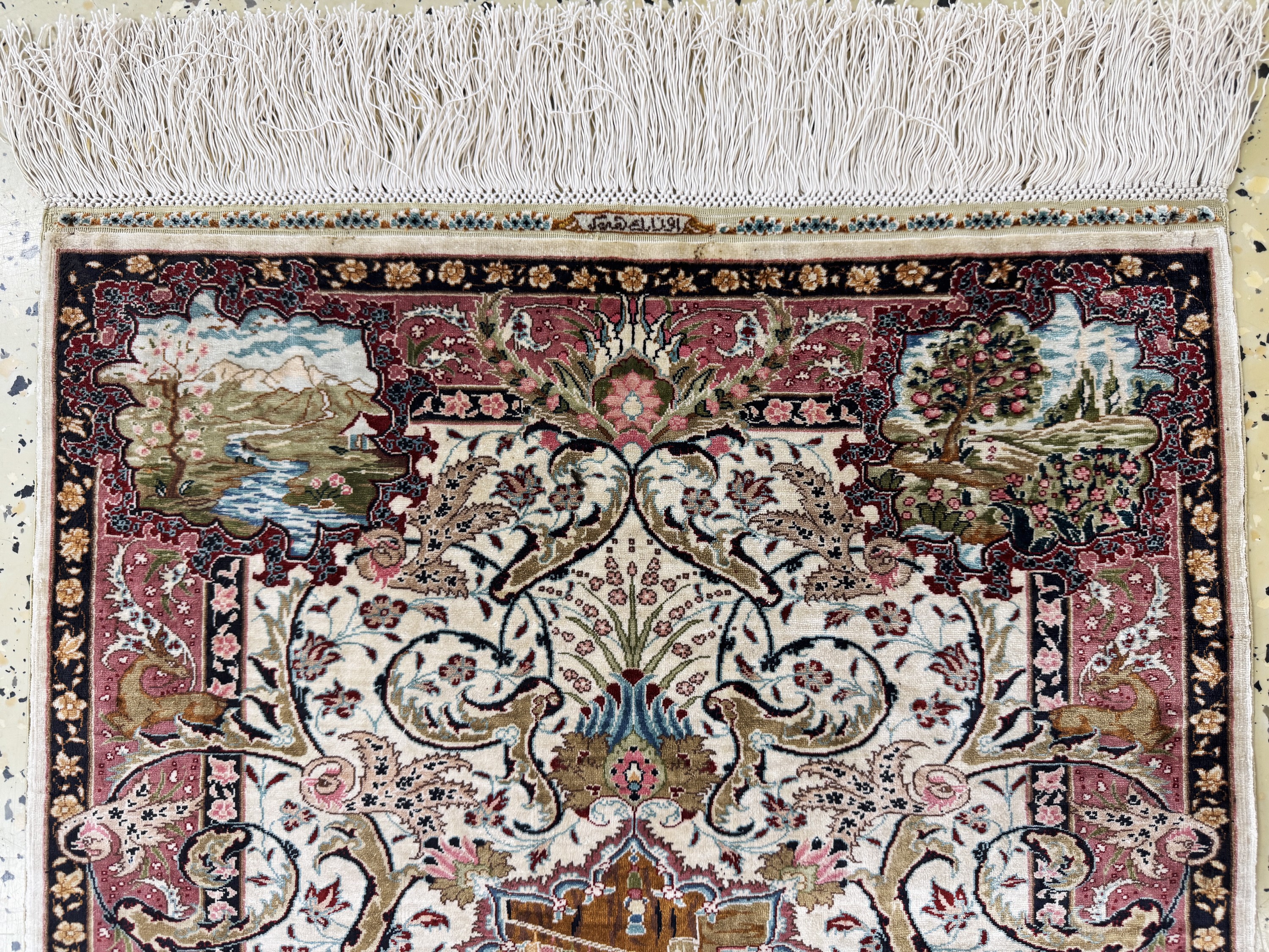 Detail a: Hereke Seide sehr fein, sign."Özipek, Türkei, Ende 20.Jhd., reine Naturseide, ca. 65x 51 cm, ca. 1,6 Mio. Kn/qm, EHZ: 1-2