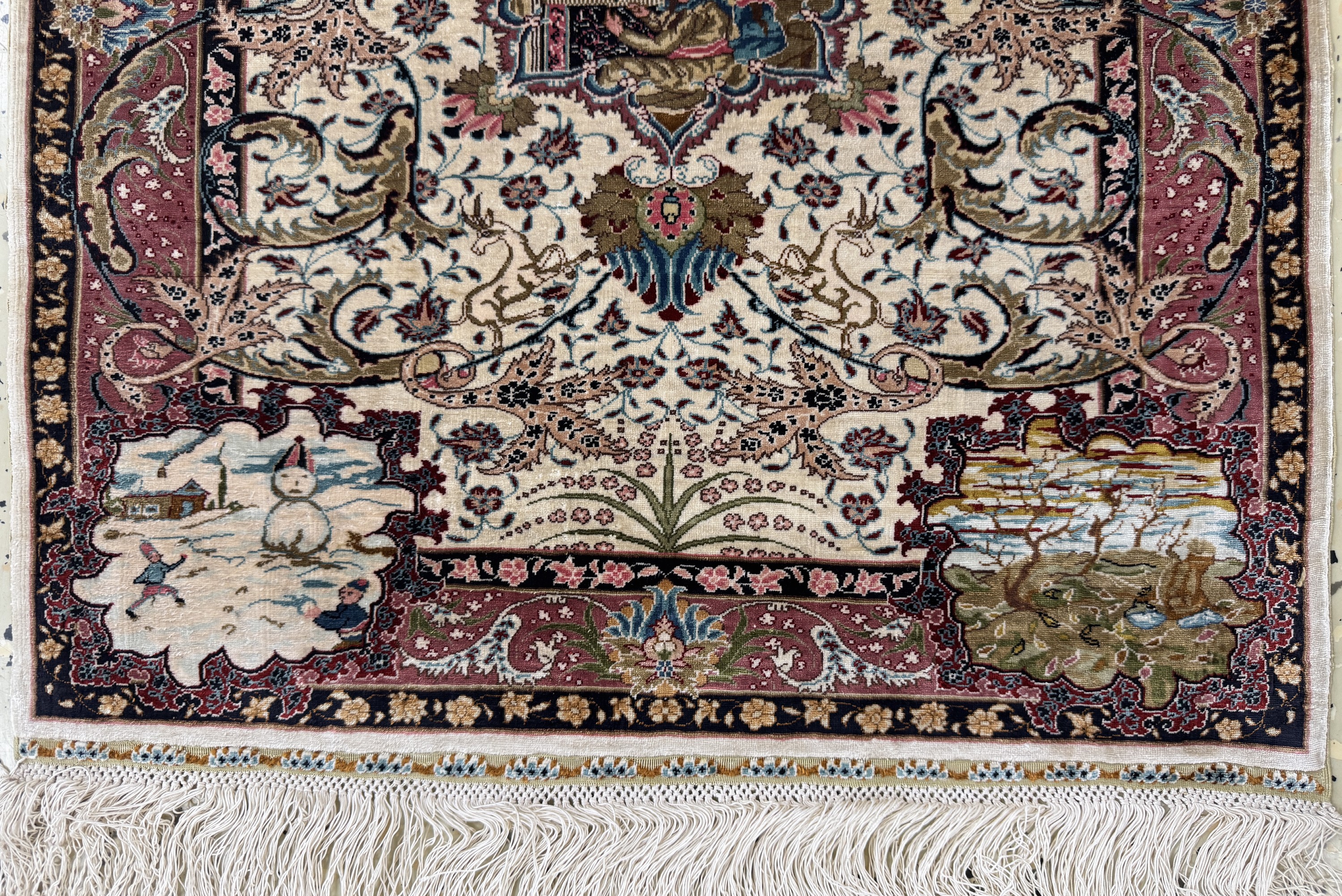 Detail b: Hereke Seide sehr fein, sign."Özipek, Türkei, Ende 20.Jhd., reine Naturseide, ca. 65x 51 cm, ca. 1,6 Mio. Kn/qm, EHZ: 1-2