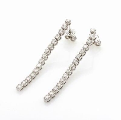Image Paar Ohrstecker mit Brillanten, WG 750/000, 30 Brill. im Verlauf gearb. zus. ca. 1,06 ct ...