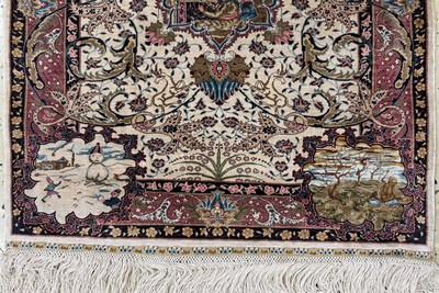 27050121b - Hereke Seide sehr fein, sign.´Özipek, Türkei, Ende 20.Jhd., reine Naturseide, ca. 65x ...