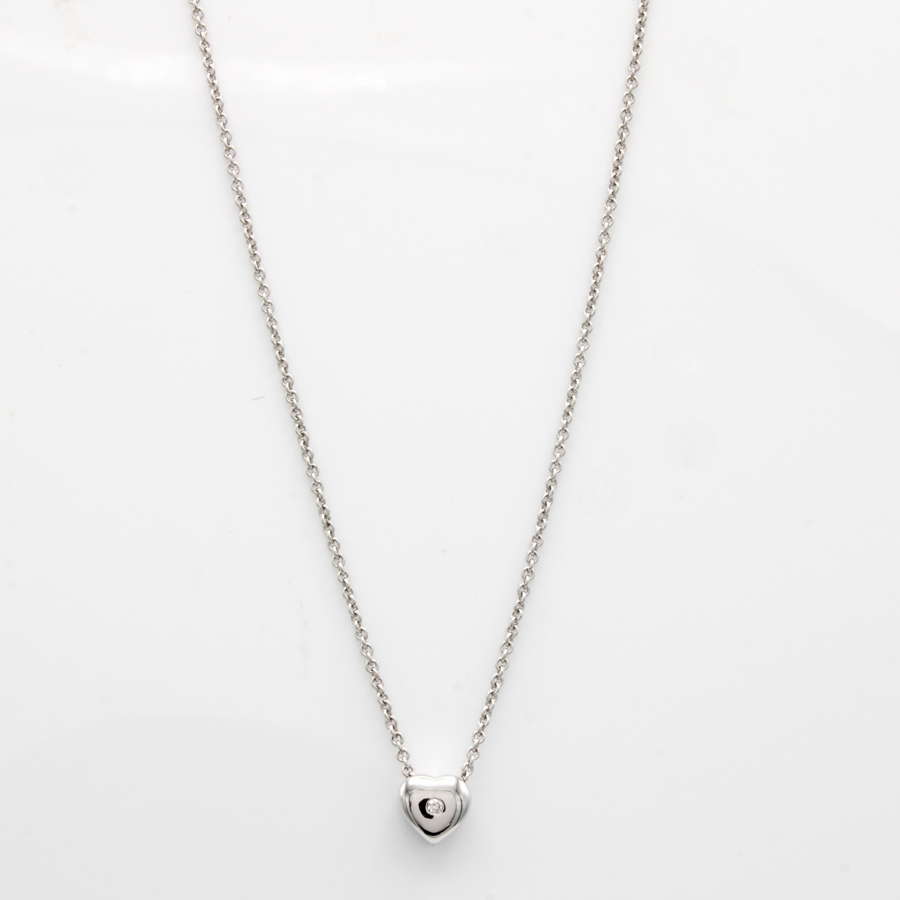 Image 27050306 - Herzanhänger mit Brillant an Kette, WG 590/ 000, Brill. ca. 0.06 ct Weiß/si, L. ca. 42 ...