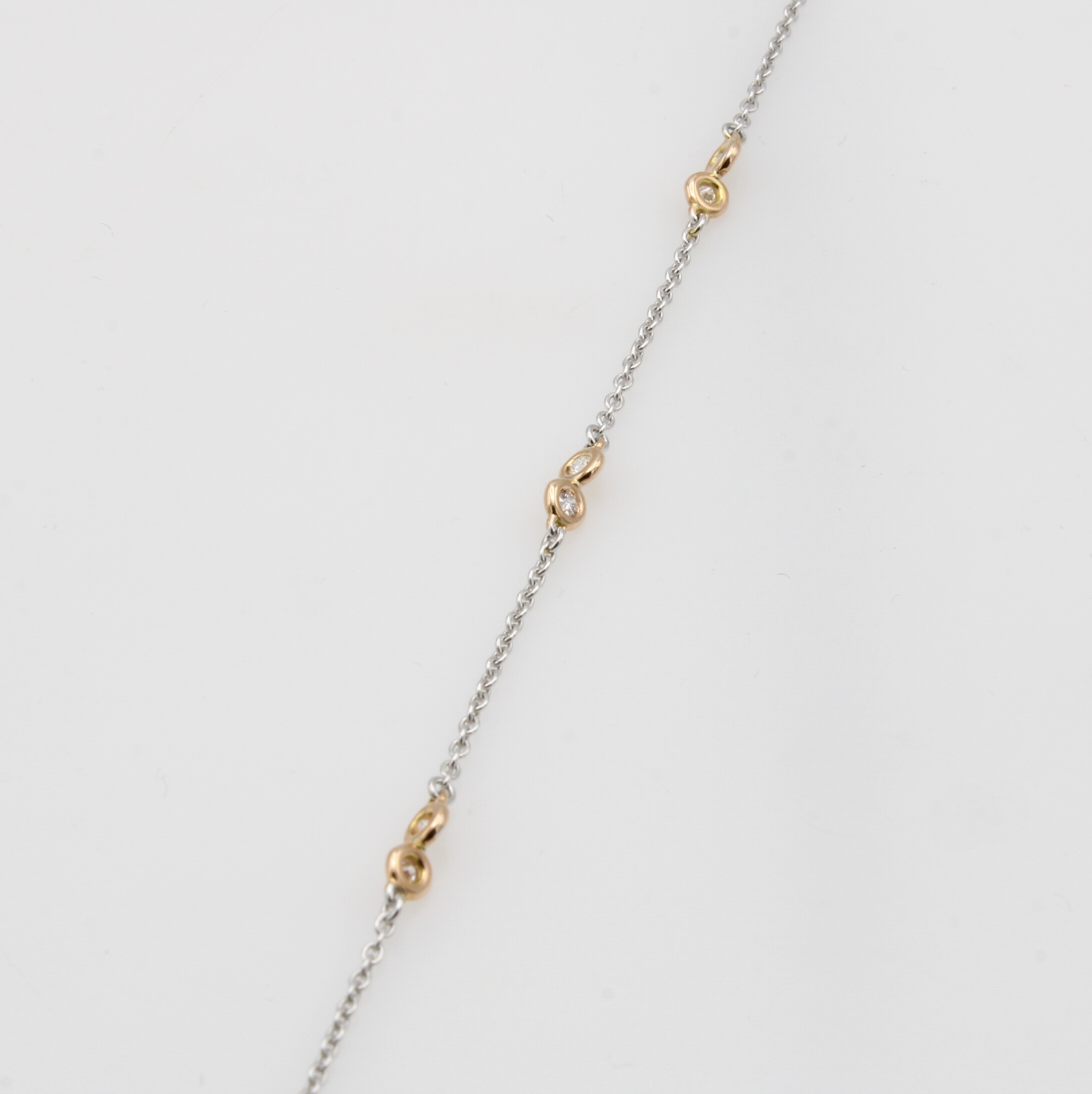 Image 27050323 - Feines Armband mit Brillanten, WG/RG 585/000, 10 Brill. zus. ca. 0.20 ct Weiß/si, Kara- ...