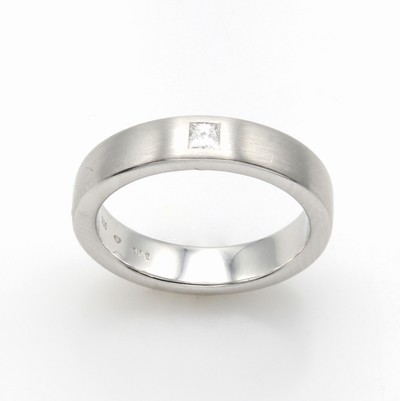 27050316a - Ring mit Diamant, WG 750/000, Diam. im Princess-Cut ca. 0.10 ct Weiß/si, RW ca. 55 ...