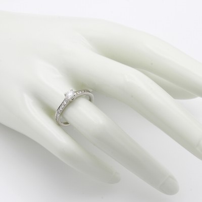 27050330b - Ring mit Brillanten, WG 585/000, Schiene halb bes. m. 19 Brill. zus. ca. 0.20 ct, ...