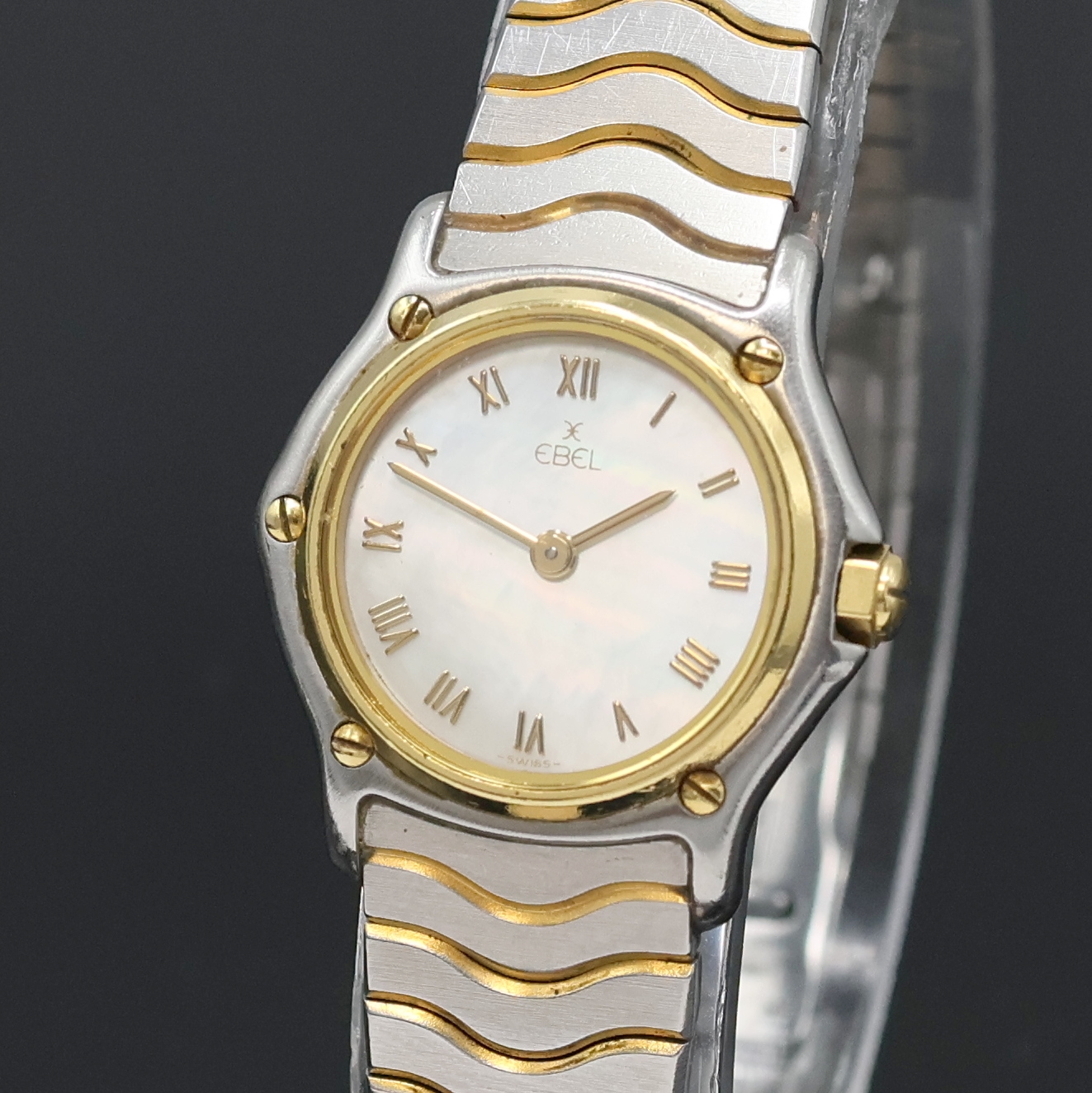 Detail a: EBEL Classic Sport Damenarmbanduhr Referenz 1057901, Schweiz um 2000, quarz, Monocoque- Geh. Edelstahl/Gold komb. inkl. Wellengliederband m. ...