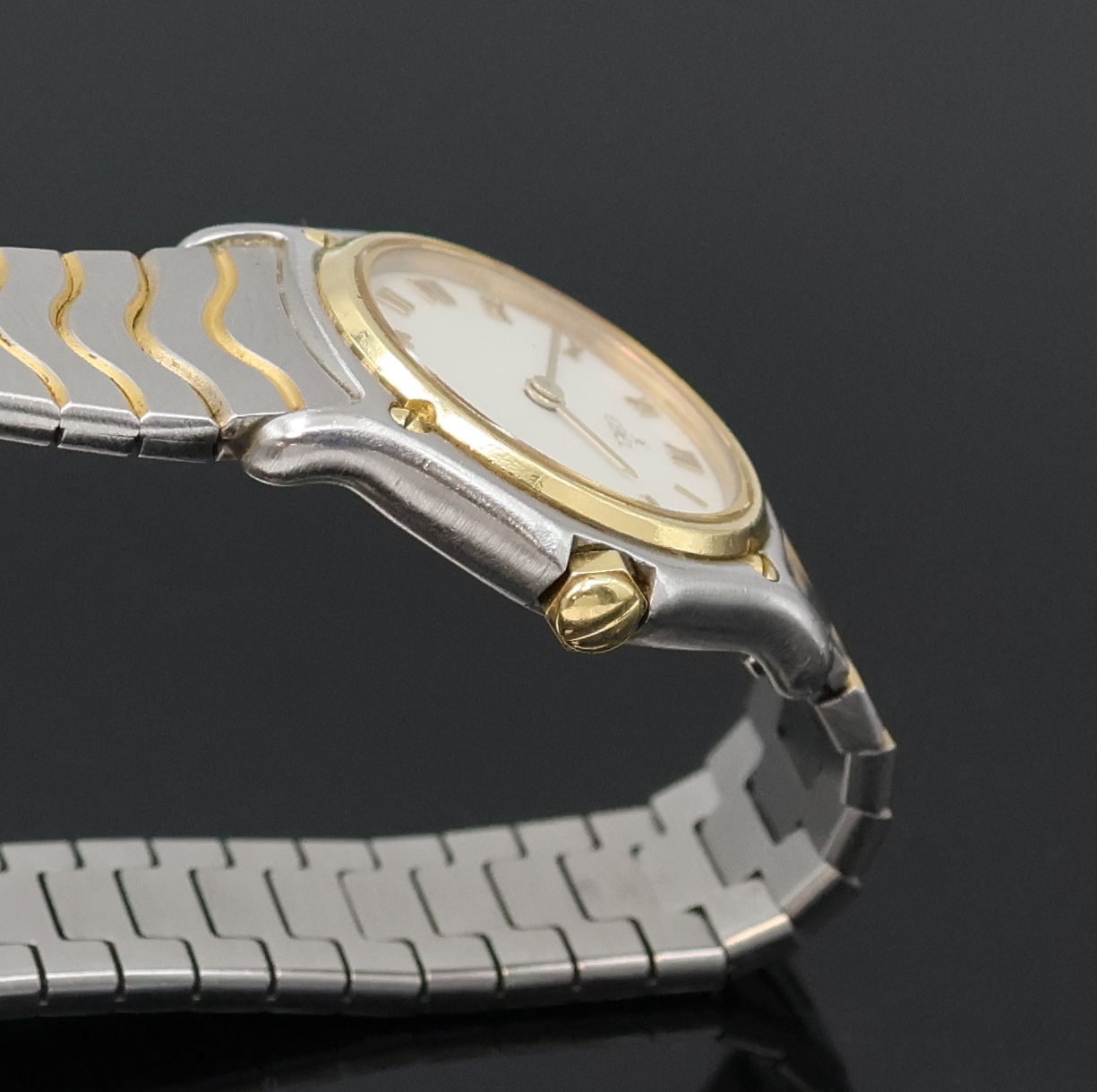 Detail d: EBEL Classic Sport Damenarmbanduhr Referenz 1057901, Schweiz um 2000, quarz, Monocoque- Geh. Edelstahl/Gold komb. inkl. Wellengliederband m. ...