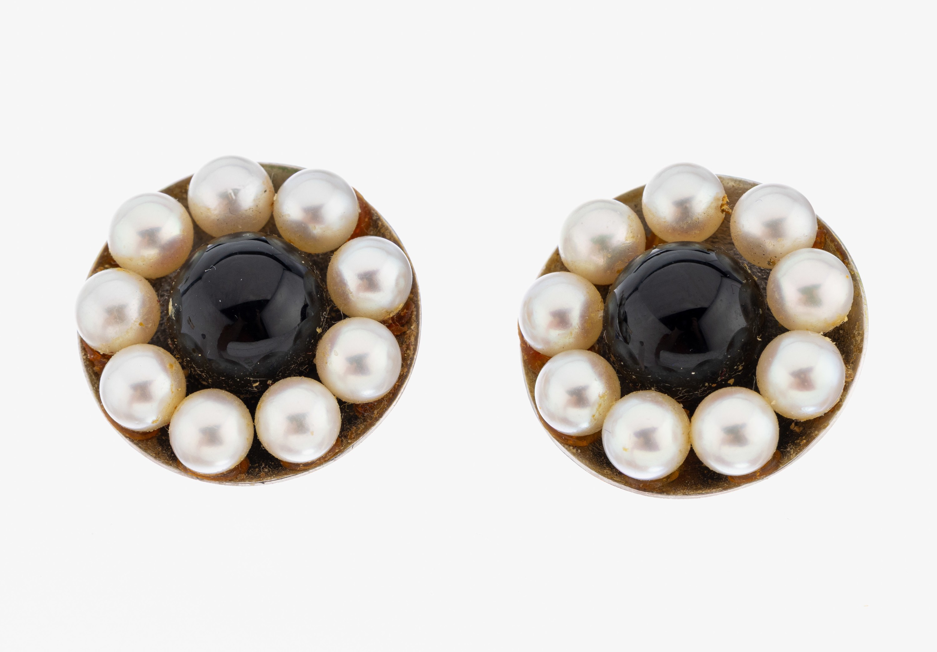 Paar 14 kt Gold Onyx-Perl-Ohrclips, WG 585/0 00, rund, 2 Onyx-Kugeln, D. ca. 9.9 mm, umgeben von Zuchtperlen, D. ca. 5.3 mm, ca. 12.7 g