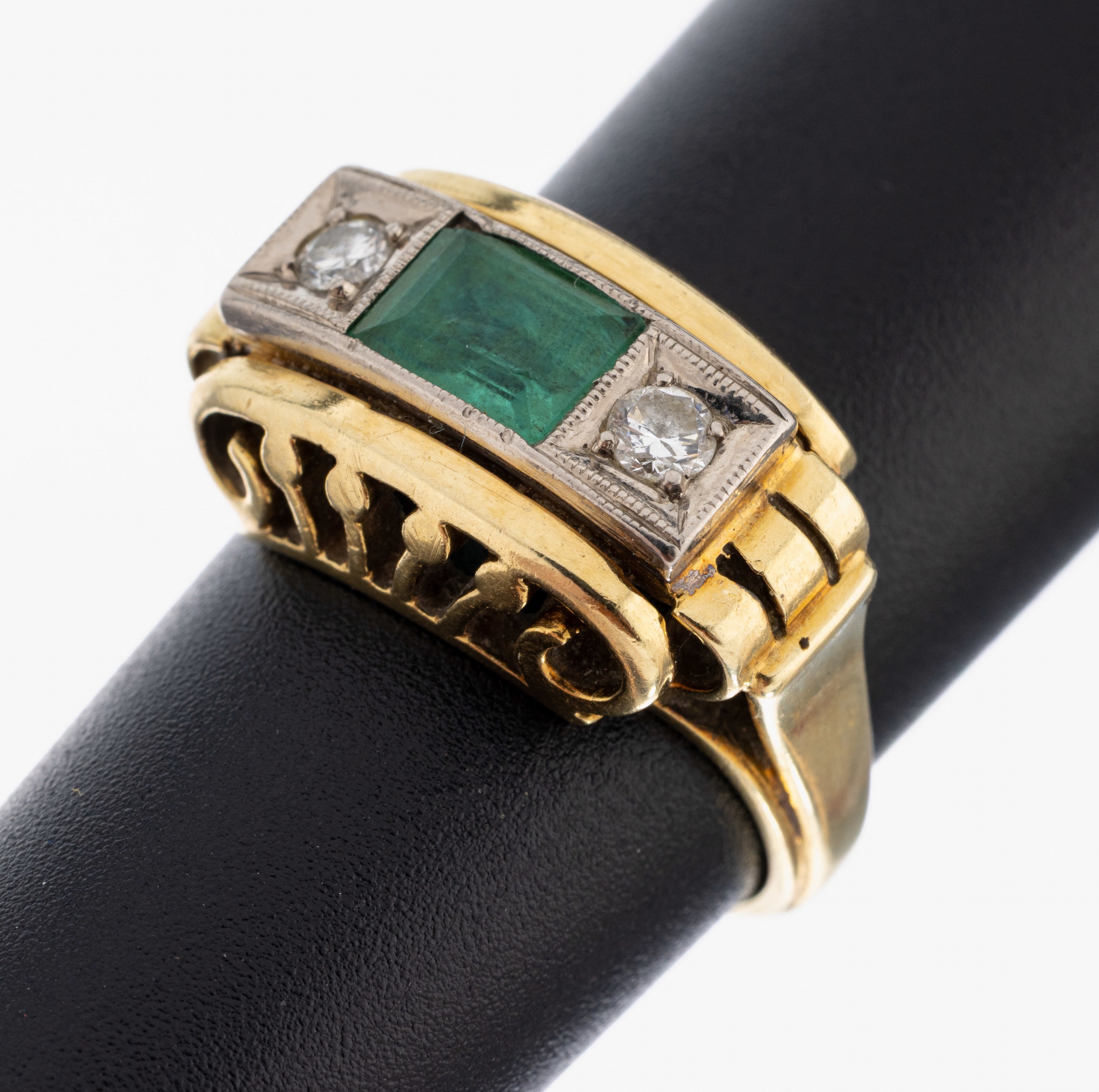 Image 27050642 - 14 kt Gold Smaragd-Diamant-Ring, 1950er Jahre, GG/WG 585/000, mittig Smaragd im ...