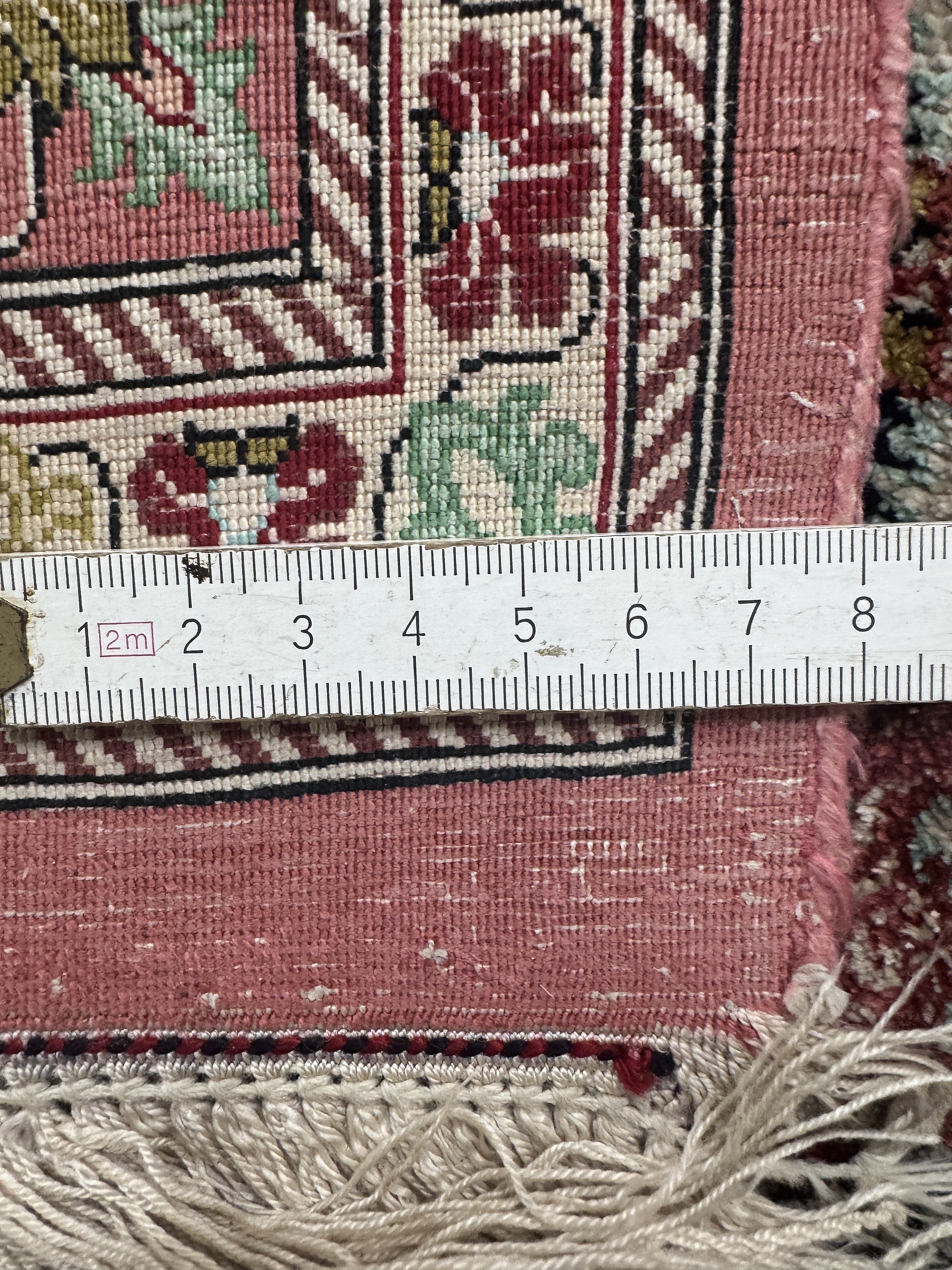 Detail e: Ghom Seide fein, Persien, Ende 20.Jhd, reine Naturseide, ca. 157 x 100 cm, ca. 1,0 Mio. Kn/qm, Reinigungsbedürftig, EHZ: 2