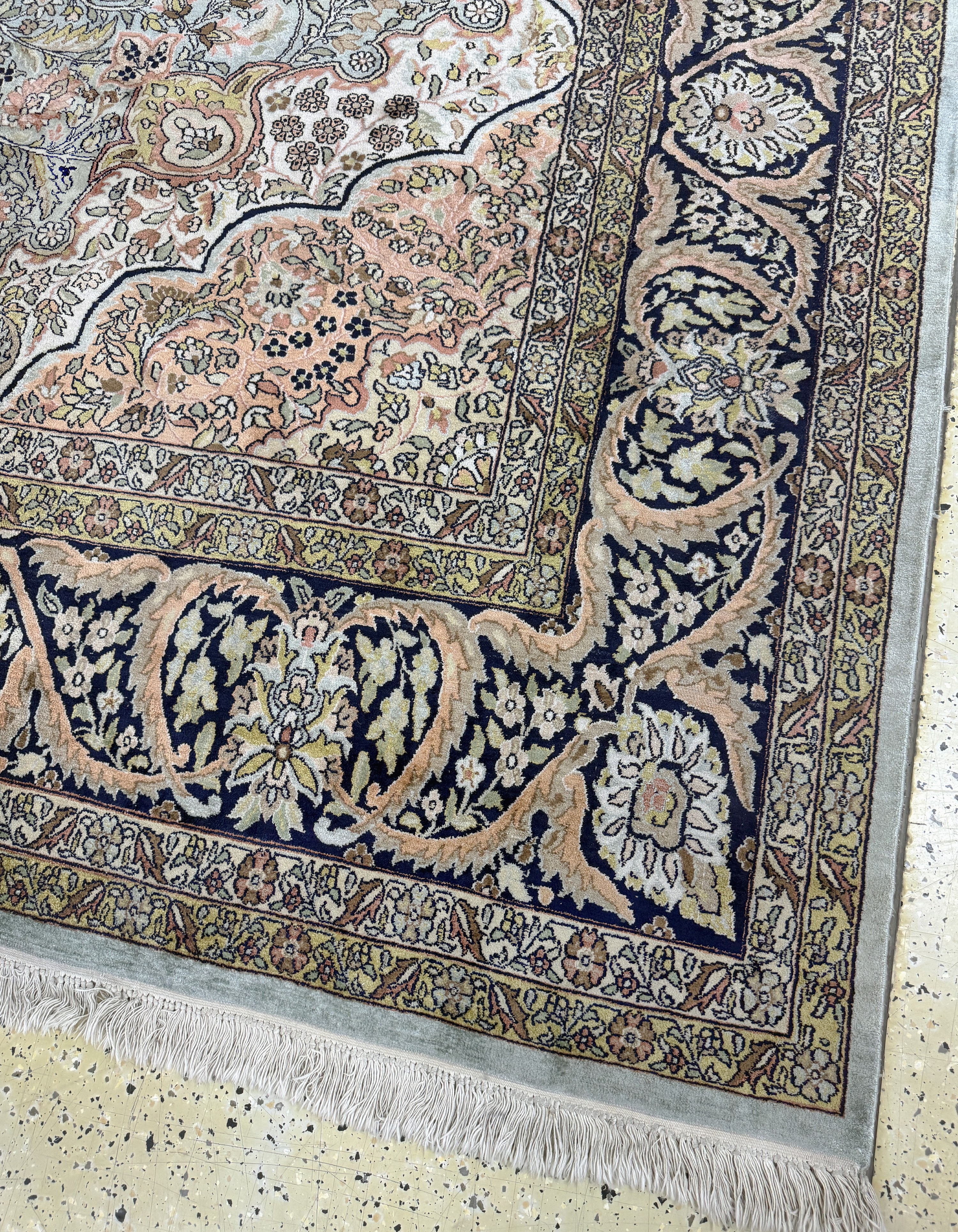 Detail g: Kaschmir Seide, Indien, Ende 20.Jhd, merzerisierte Baumwolle, ca. 375 x 270 cm, EHZ: 2-3