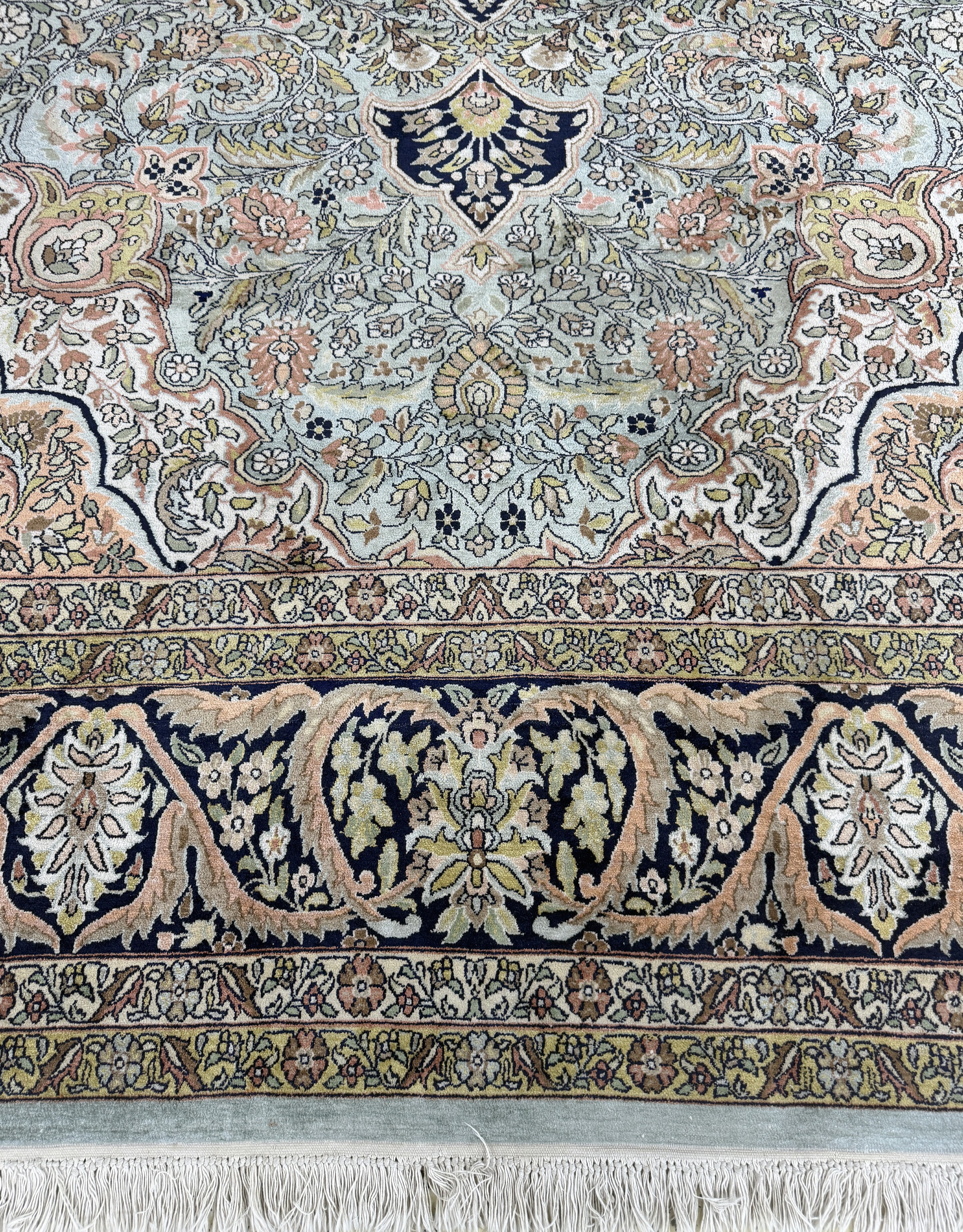 Detail h: Kaschmir Seide, Indien, Ende 20.Jhd, merzerisierte Baumwolle, ca. 375 x 270 cm, EHZ: 2-3
