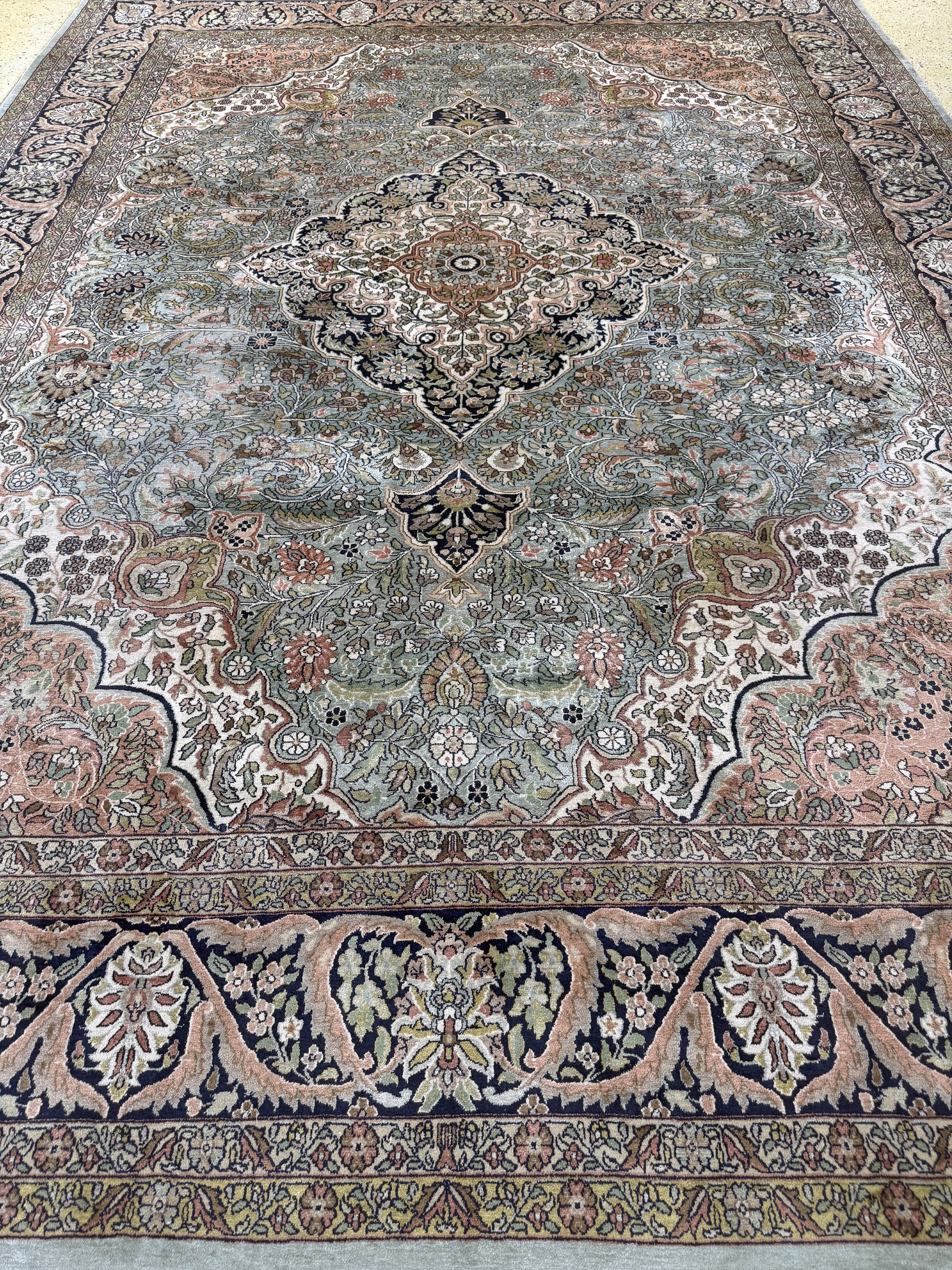Detail j: Kaschmir Seide, Indien, Ende 20.Jhd, merzerisierte Baumwolle, ca. 375 x 270 cm, EHZ: 2-3