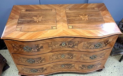 27050645b - Barock-Kommode, um 1750, Kirschbaumfurnier und z.T. Nußbaumfurnier, doppelt geschweift, ...