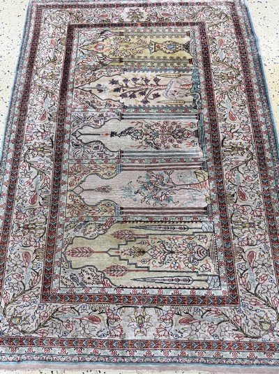 27050658d - Seiden Kayseri, Türkei, Mitte 20.Jhd, reineNaturseide, ca. 135 x 93 cm, EHZ: 2-3 ...