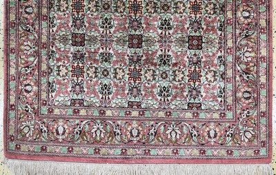 27050659c - Ghom Seide fein, Persien, Ende 20.Jhd, reine Naturseide, ca. 157 x 100 cm, ca. 1,0 Mio. ...