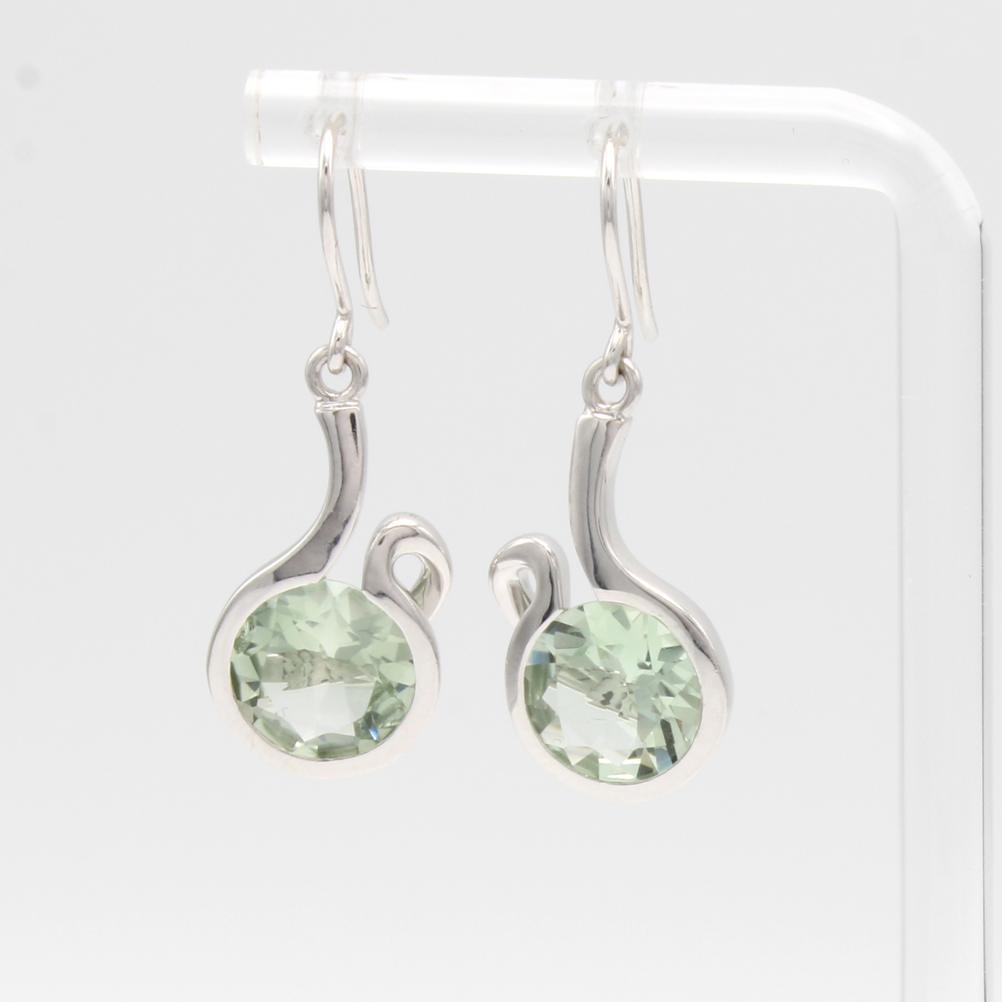 Image 27050775 - Paar Ohrhaken mit Passiolithen, WG 750/000, rundfac. Passiolithe zus. ca. 5,60 ct ...