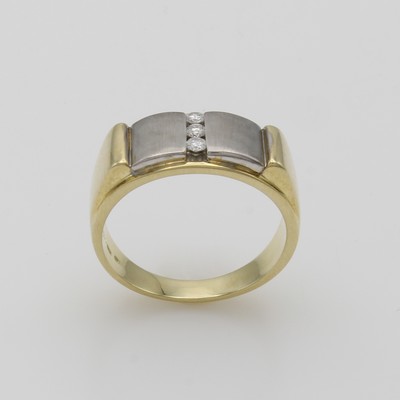 27050757a - Herrenring mit Brillanten, GG/WG 585/000, z.T. matt., 3 Brill. zus. ca. 0.12 ct Weiß/p, ...