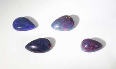 27050776b - lot 4 lose schwarze Opale, zus. ca. 12.05 ct, tropfenf. Cabochons in versch. Größen, ...