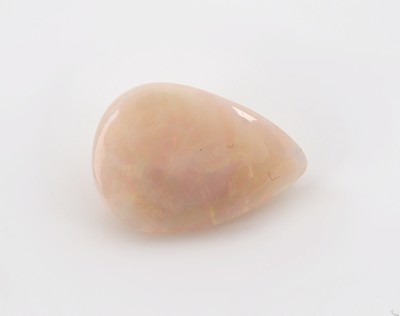27050778a - Loser Opal, ca. 16.43 ct, tropfenf. Cabochon, zartes Farbspiel in Grün, Rot und Blau ...