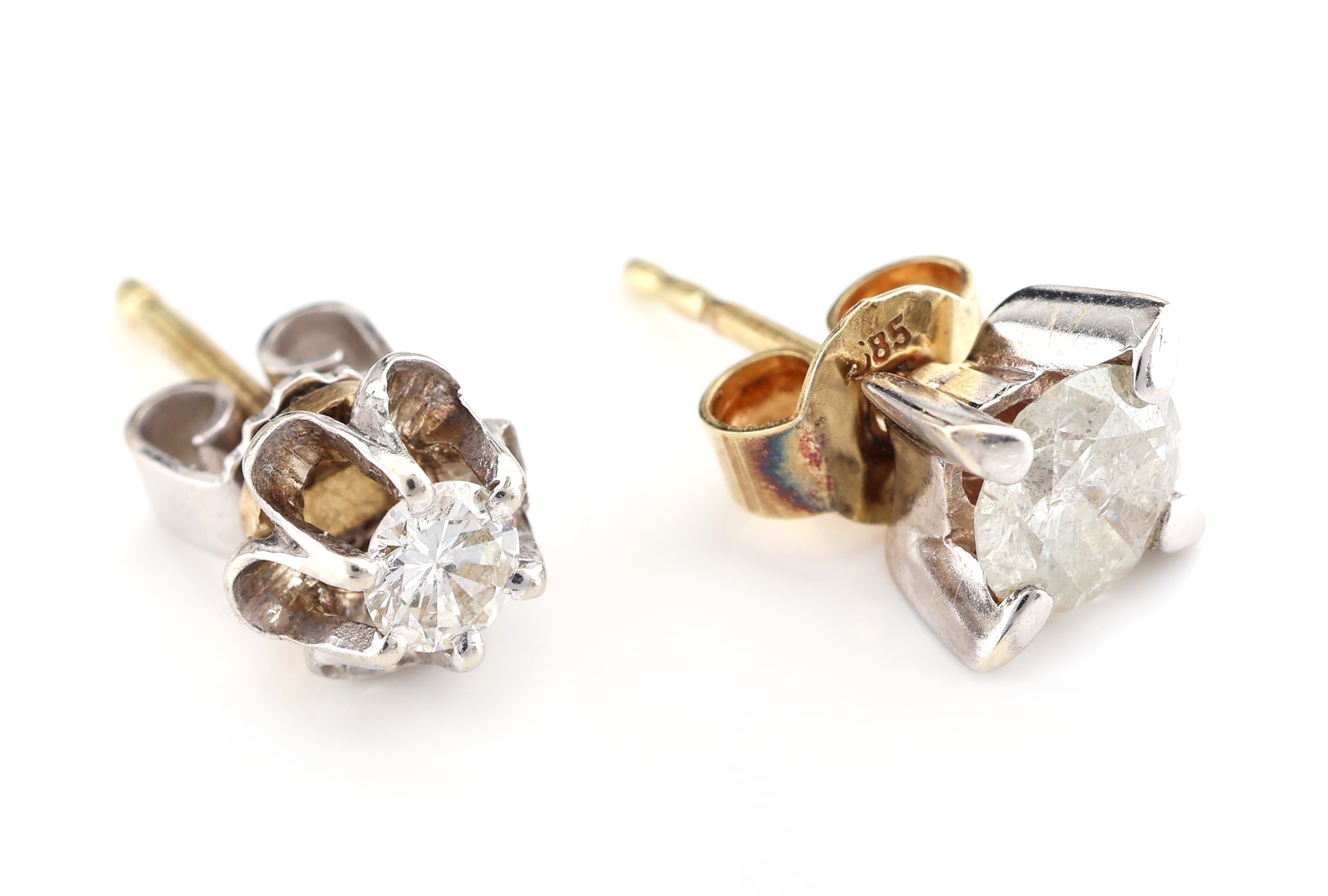 Image 27050804 - Konvolut 2 einzelne 14 kt Gold Brillant -Ohrstecker, GG/WG 585/000, 1 x vierer ...