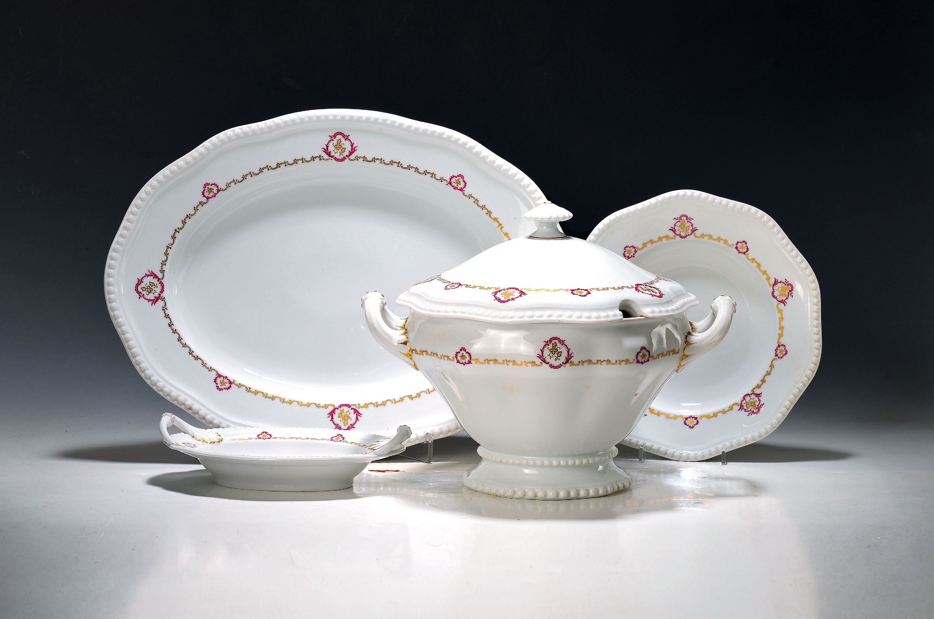 Image 27050858 - Speiseservice, Rosenthal, 1920er/30er Jahre, Porzellan, Perlrand, zarter Bordüren in ...