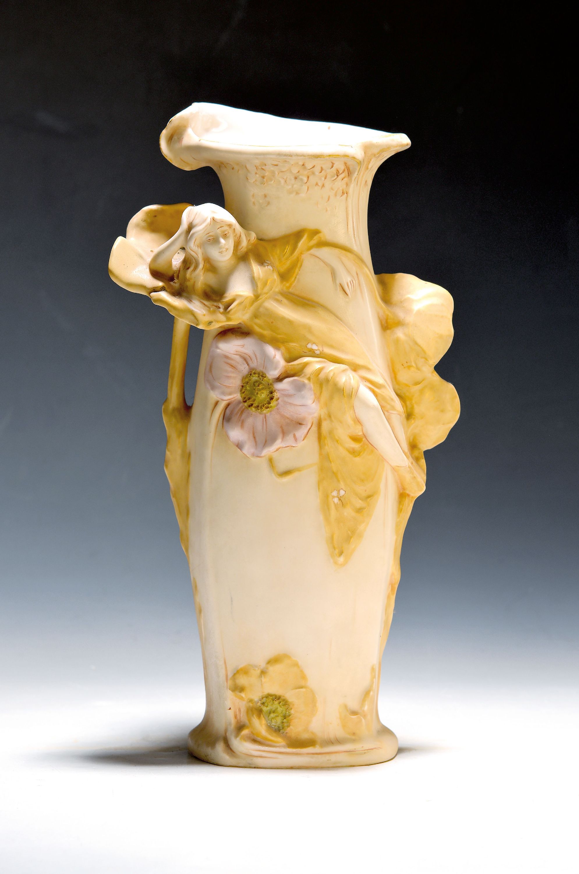 Image 27050863 - Vase, Royal Dux, Anfang 20.Jh., Keramik, farbig bemalt, organische Form mit plastischen ...