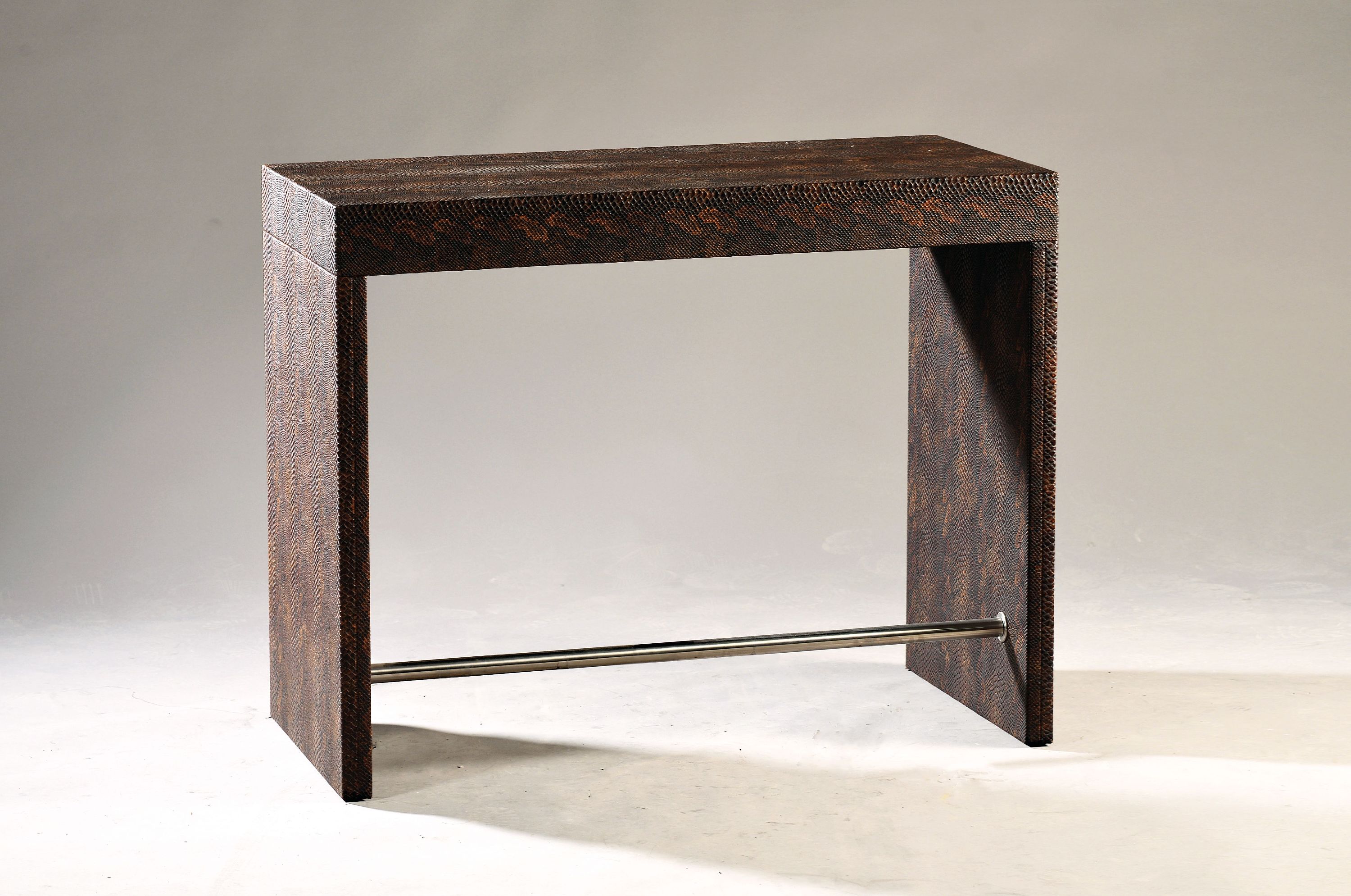 Image 27050867 - Schreibtisch, 20.Jh., mit Leder bezogen, verchromte Fußstange, ca. 81x100x52 cm, EZ 2