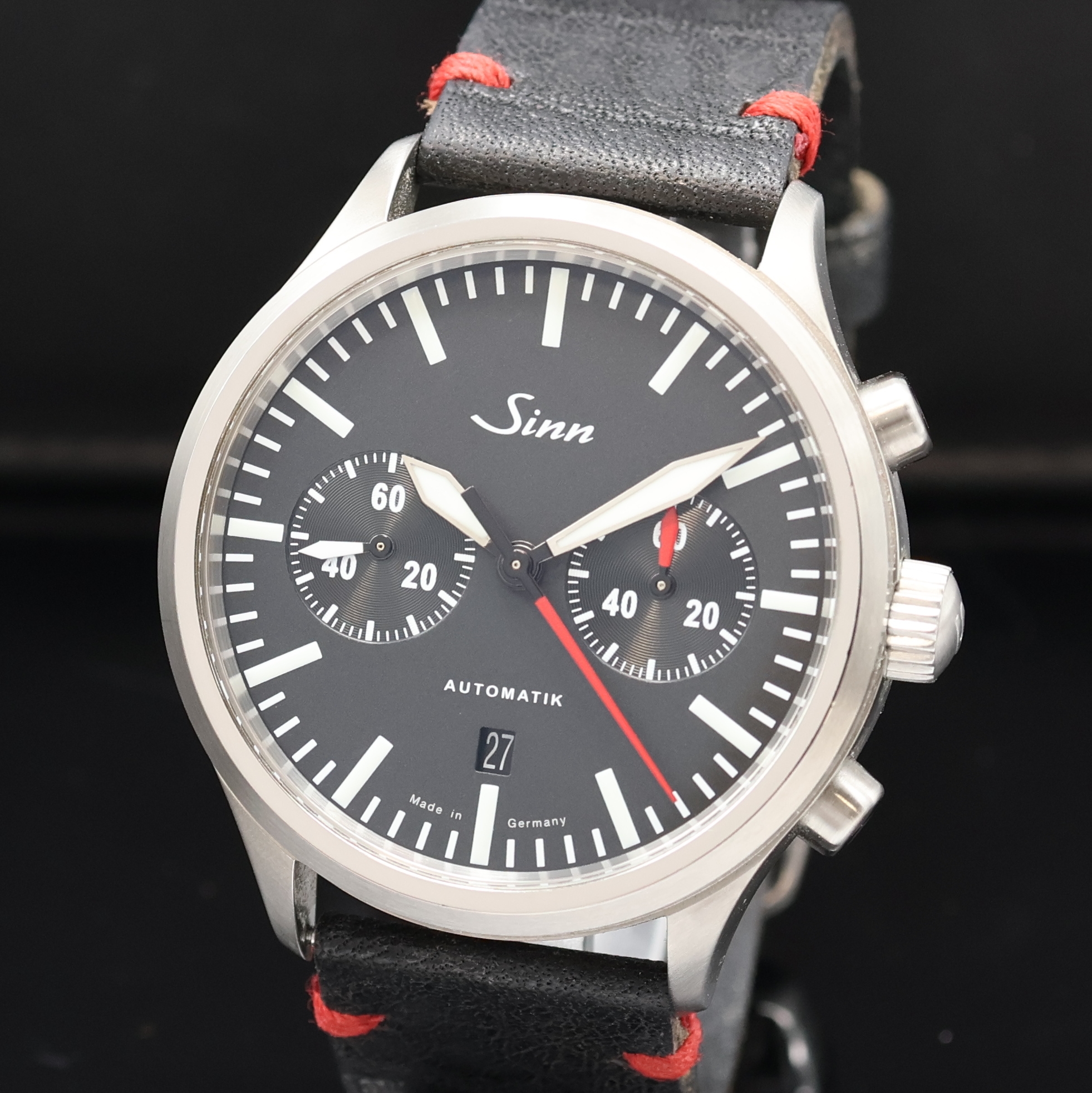 Detail a: SINN 936 Herrenchronograph in Edelstahl, Deutschland um 2020, Automatik, satiniertes Geh. (Tegiment), orig. Lederband m. Dornschl., Boden u. Krone ...