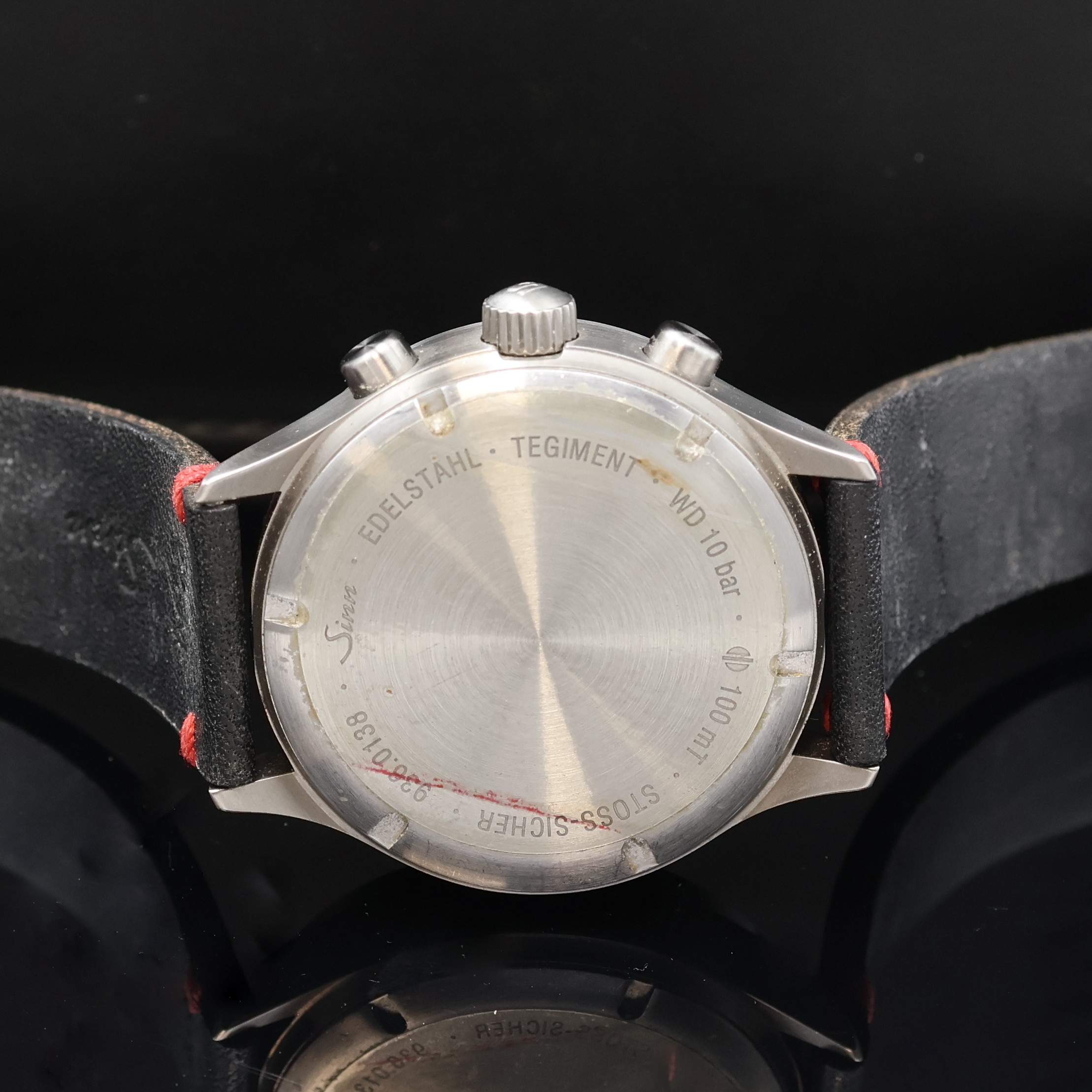 Detail d: SINN 936 Herrenchronograph in Edelstahl, Deutschland um 2020, Automatik, satiniertes Geh. (Tegiment), orig. Lederband m. Dornschl., Boden u. Krone ...