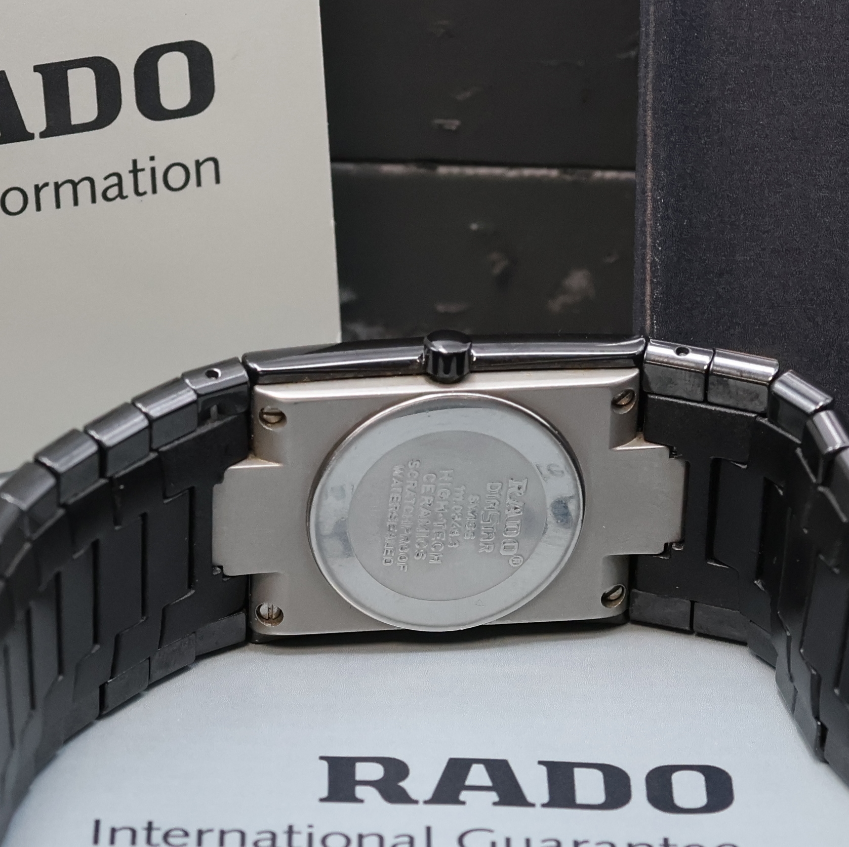 Detail d: RADO Diastar Armbanduhr Referenz 111.0348.3, Schweiz verk. lt. beil. Pap. 12/1993, quarz, Keramikgeh. inkl. Keramik-Gliederband m. dopp. ...