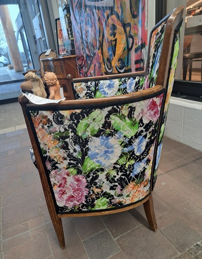 27050862a - Art-Deco-Armlehnsessel, Frankreich, 1930er Jahre, Nußbaum massiv, gepolstert und ...