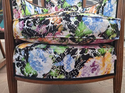 27050862d - Art-Deco-Armlehnsessel, Frankreich, 1930er Jahre, Nußbaum massiv, gepolstert und ...