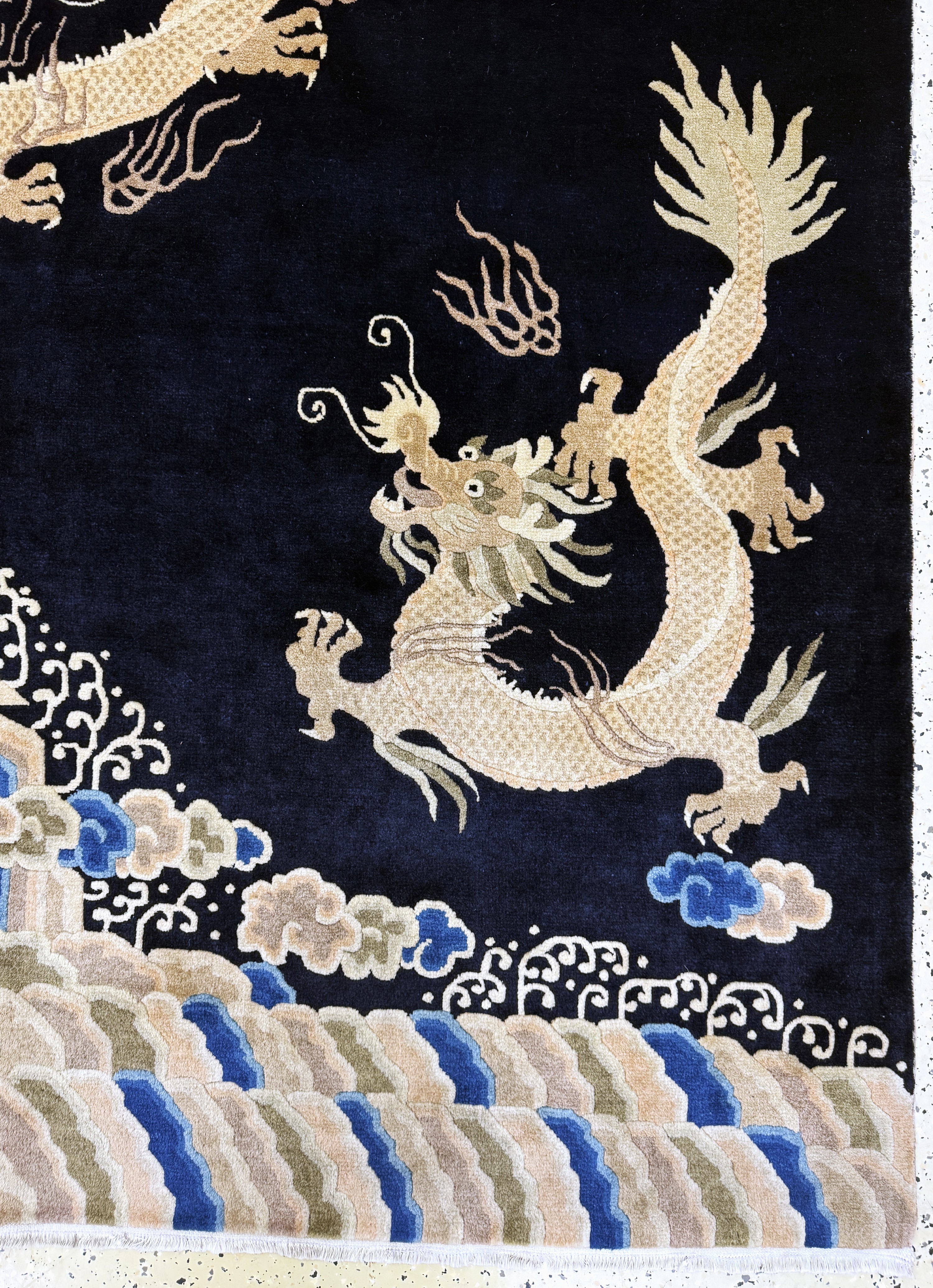 Detail a: China "Drachenteppich", Mitte 20.Jhd., Wolle auf Baumwolle, ca. 295 x 200 cm, EHZ: 1-2