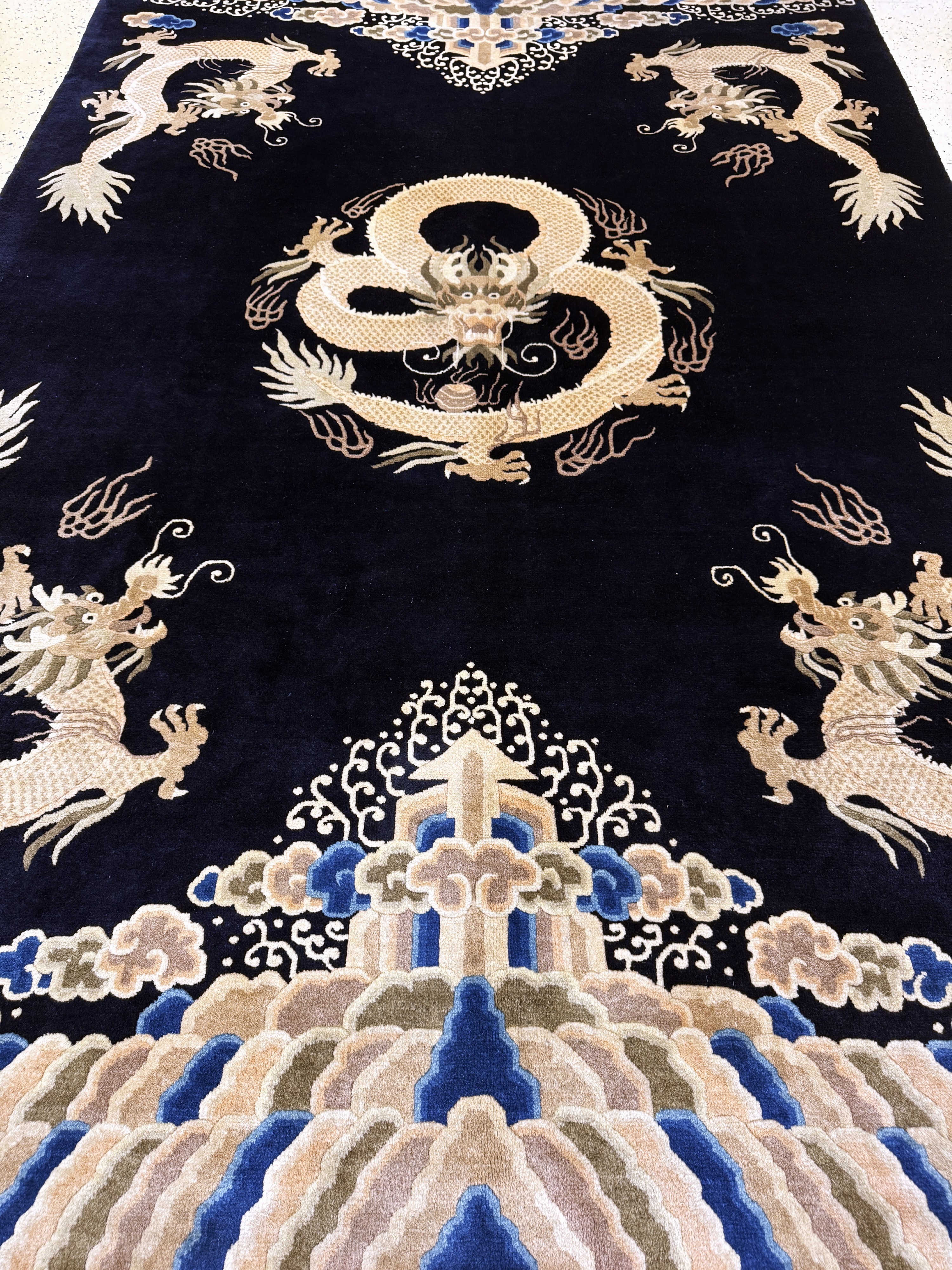 Detail f: China "Drachenteppich", Mitte 20.Jhd., Wolle auf Baumwolle, ca. 295 x 200 cm, EHZ: 1-2
