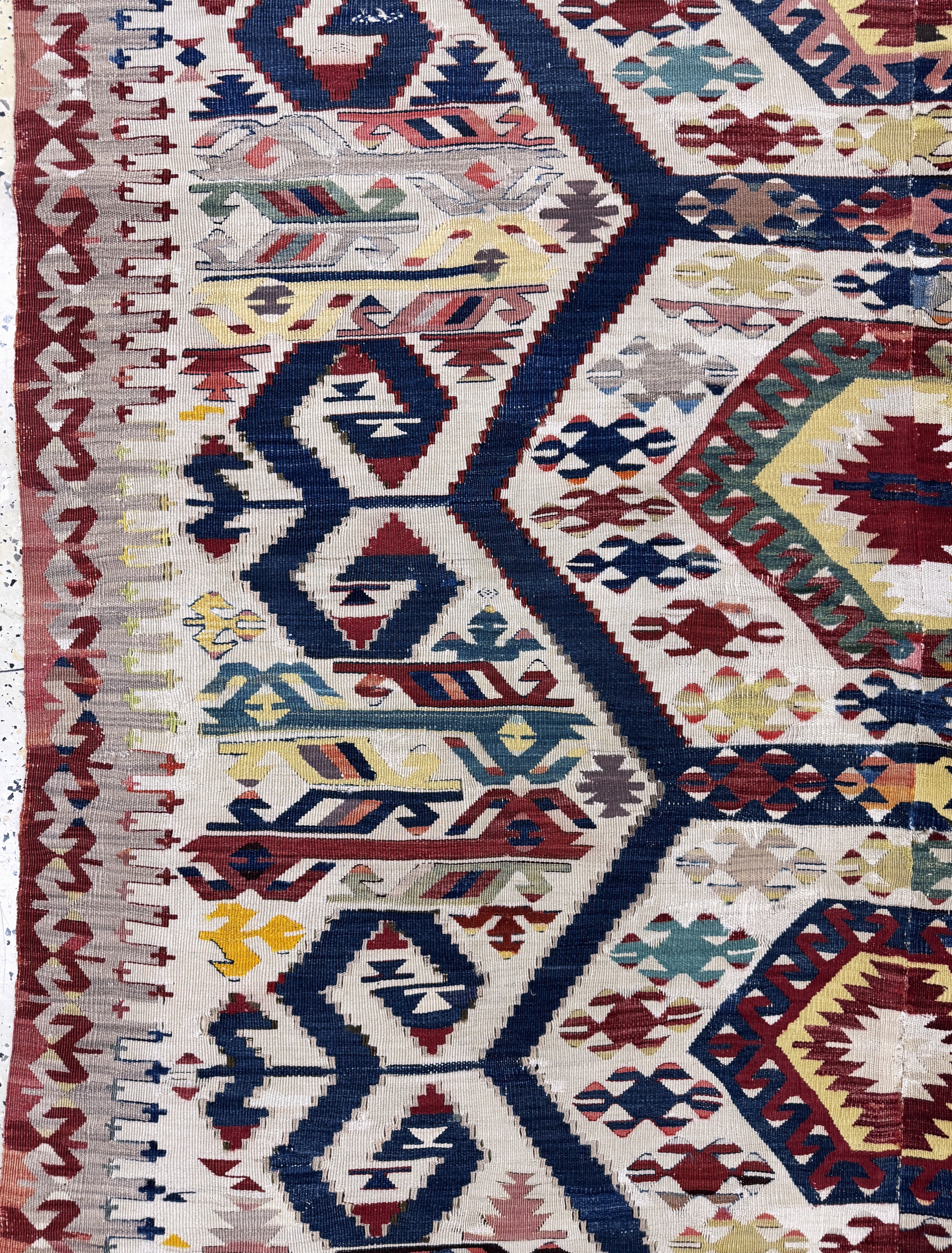 Detail c: Aydin Kelim, Türkei, um 1900, Wolle auf Wolle, ca. 265 x 160 cm, 2 bahnig, EHZ: 3, Restaurierungen