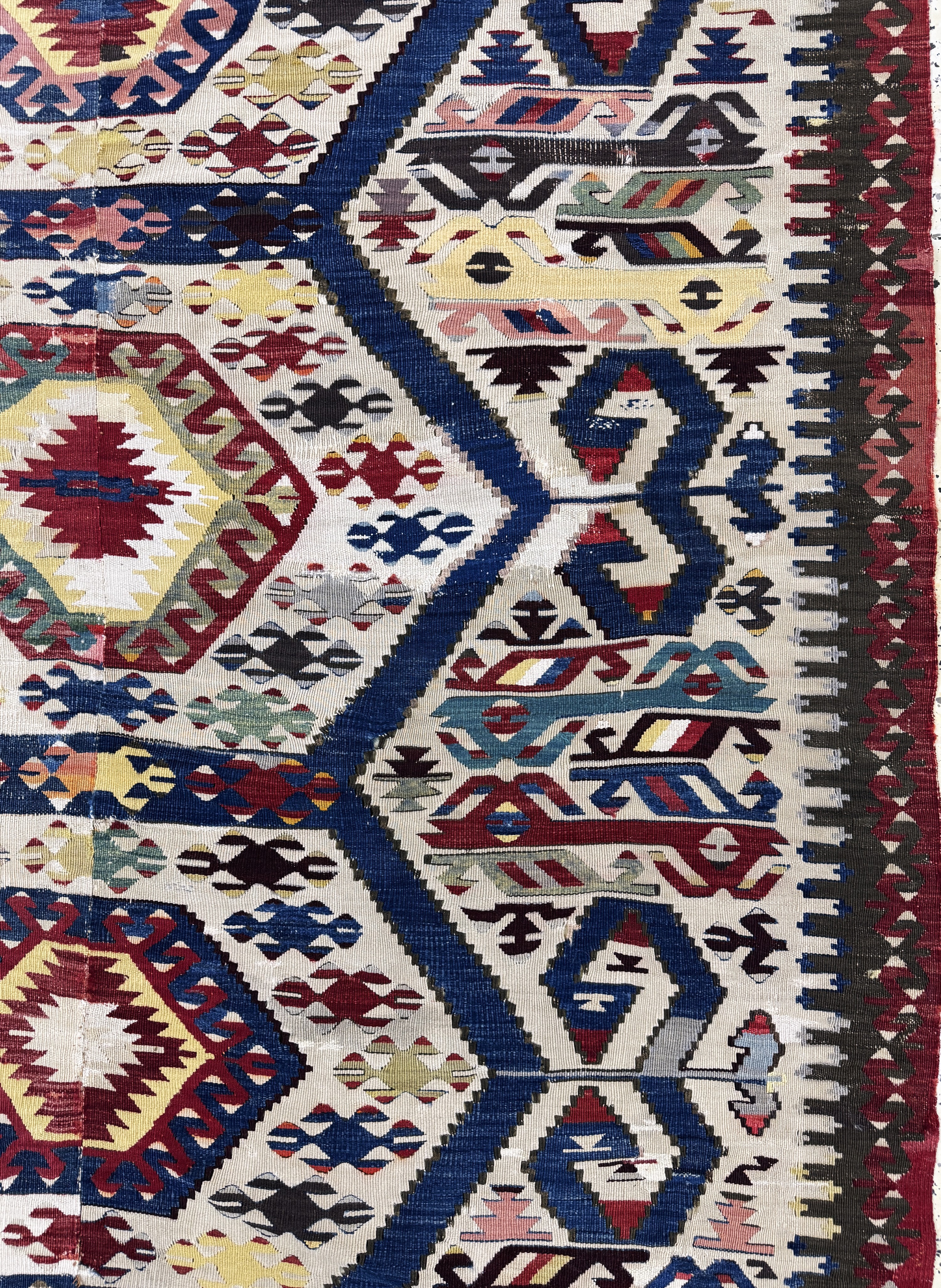 Detail d: Aydin Kelim, Türkei, um 1900, Wolle auf Wolle, ca. 265 x 160 cm, 2 bahnig, EHZ: 3, Restaurierungen