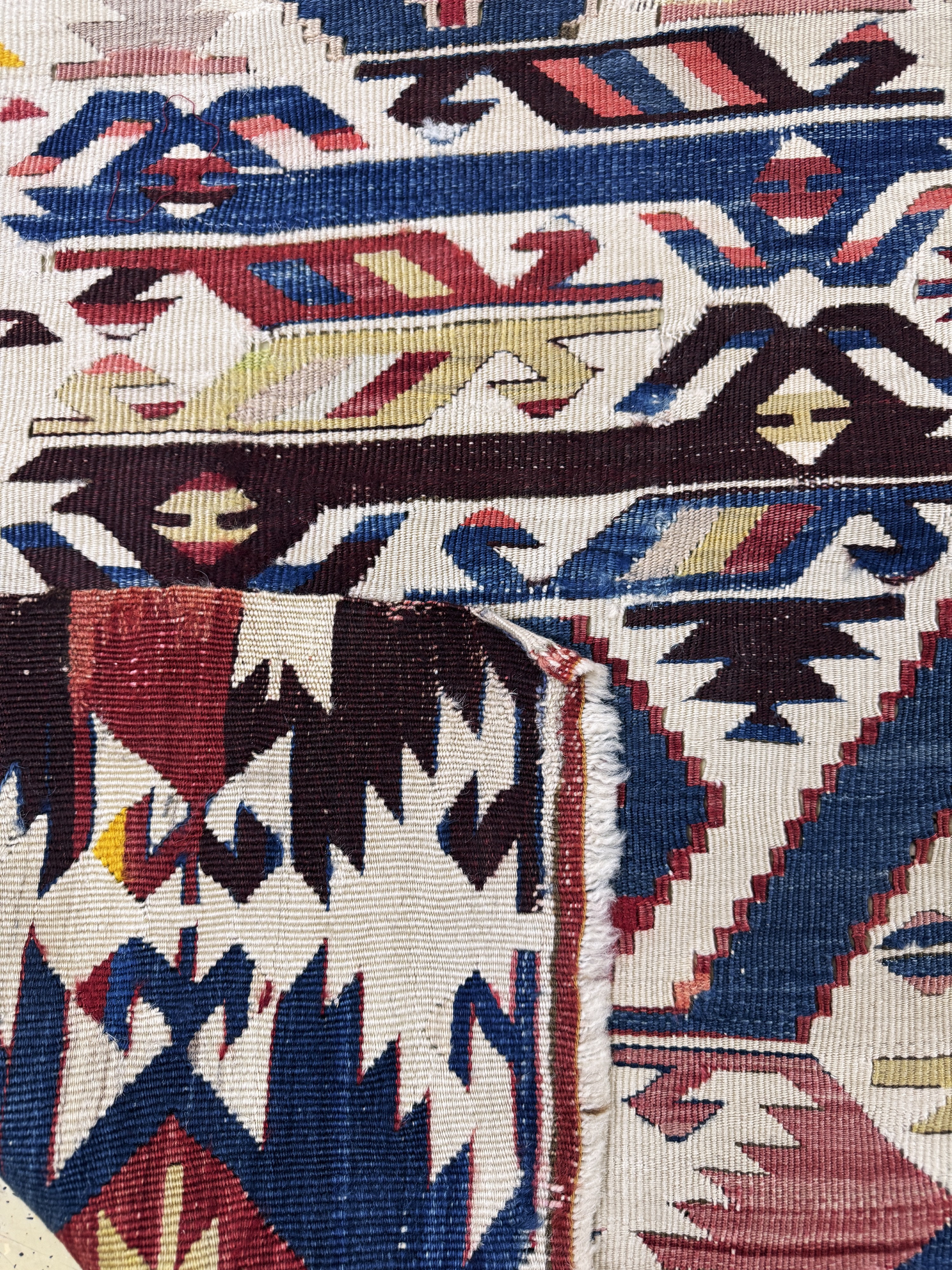Detail h: Aydin Kelim, Türkei, um 1900, Wolle auf Wolle, ca. 265 x 160 cm, 2 bahnig, EHZ: 3, Restaurierungen