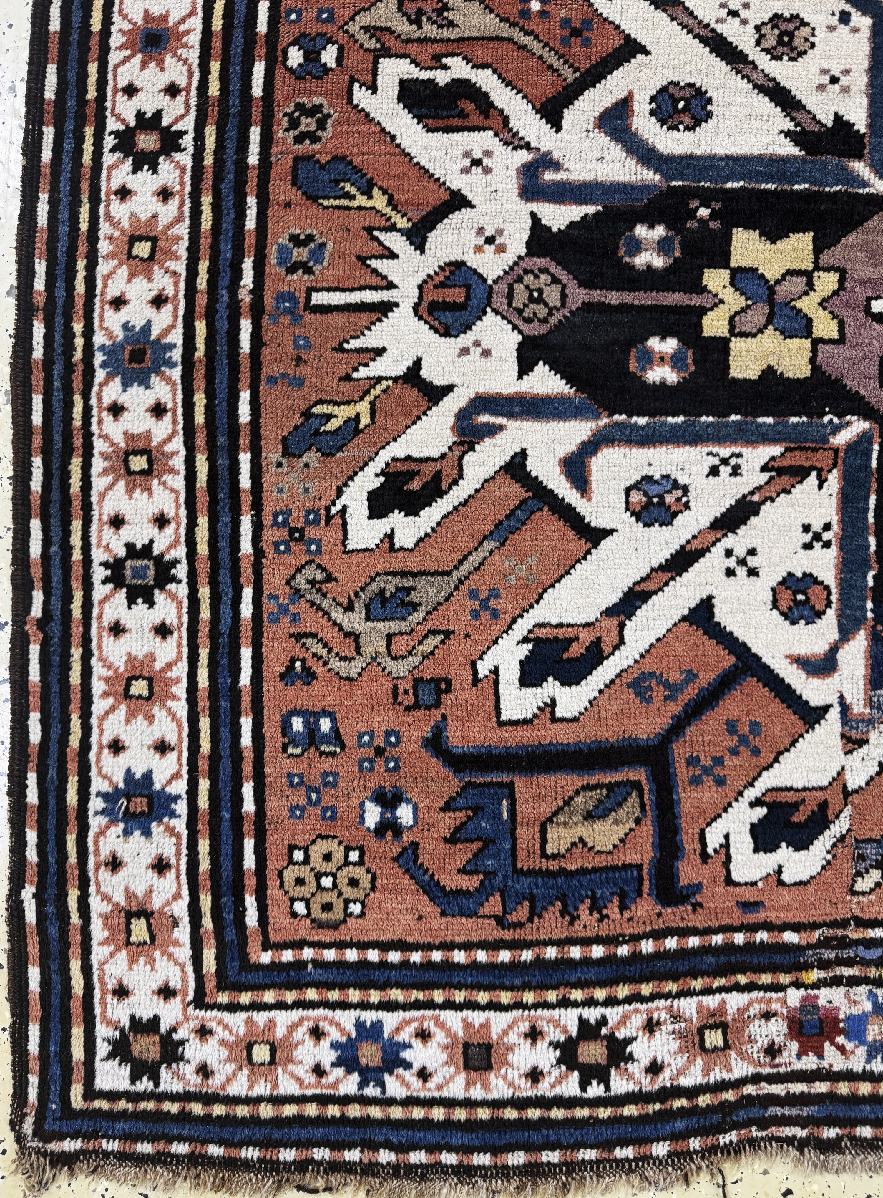 Detail b: Tschelaberd"Adler-Kazak", Kaukasus, 19.Jhd,Wolle auf Wolle, ca. 233 x 165 cm, EHZ: 3, (restaurierte Stellen)